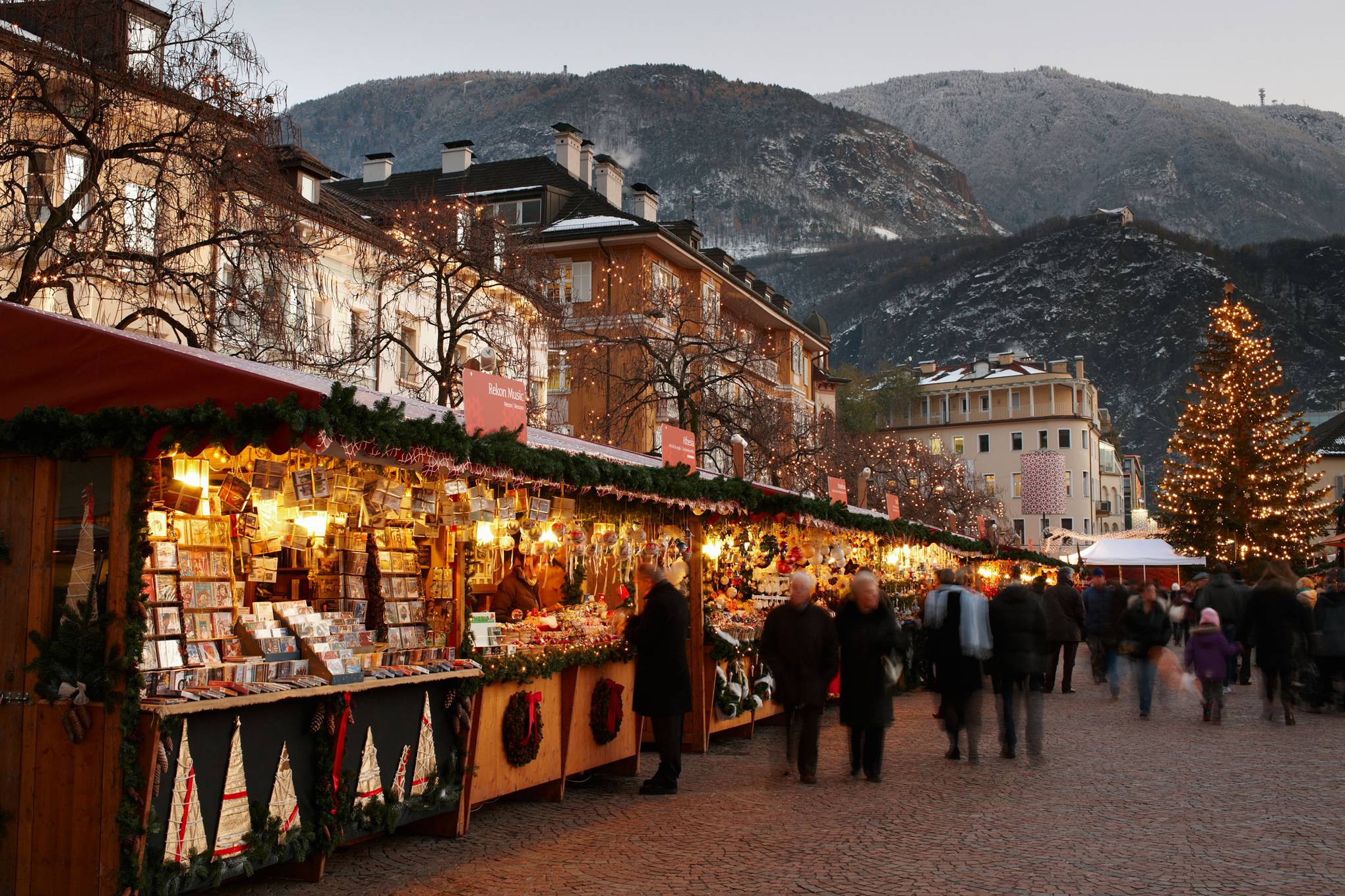 picturesque christmas scenes in europe