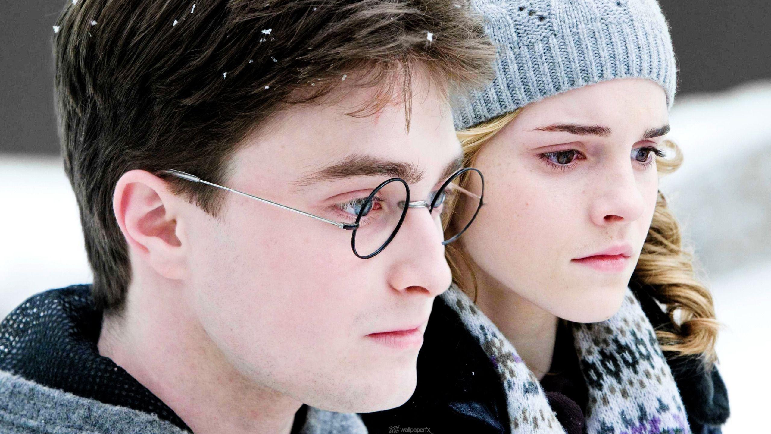 2560x1440 snow, winter, Emma Watson, glasses, Hermione Granger, griffindor, Harry Potter, daniel radcliff wallpaper