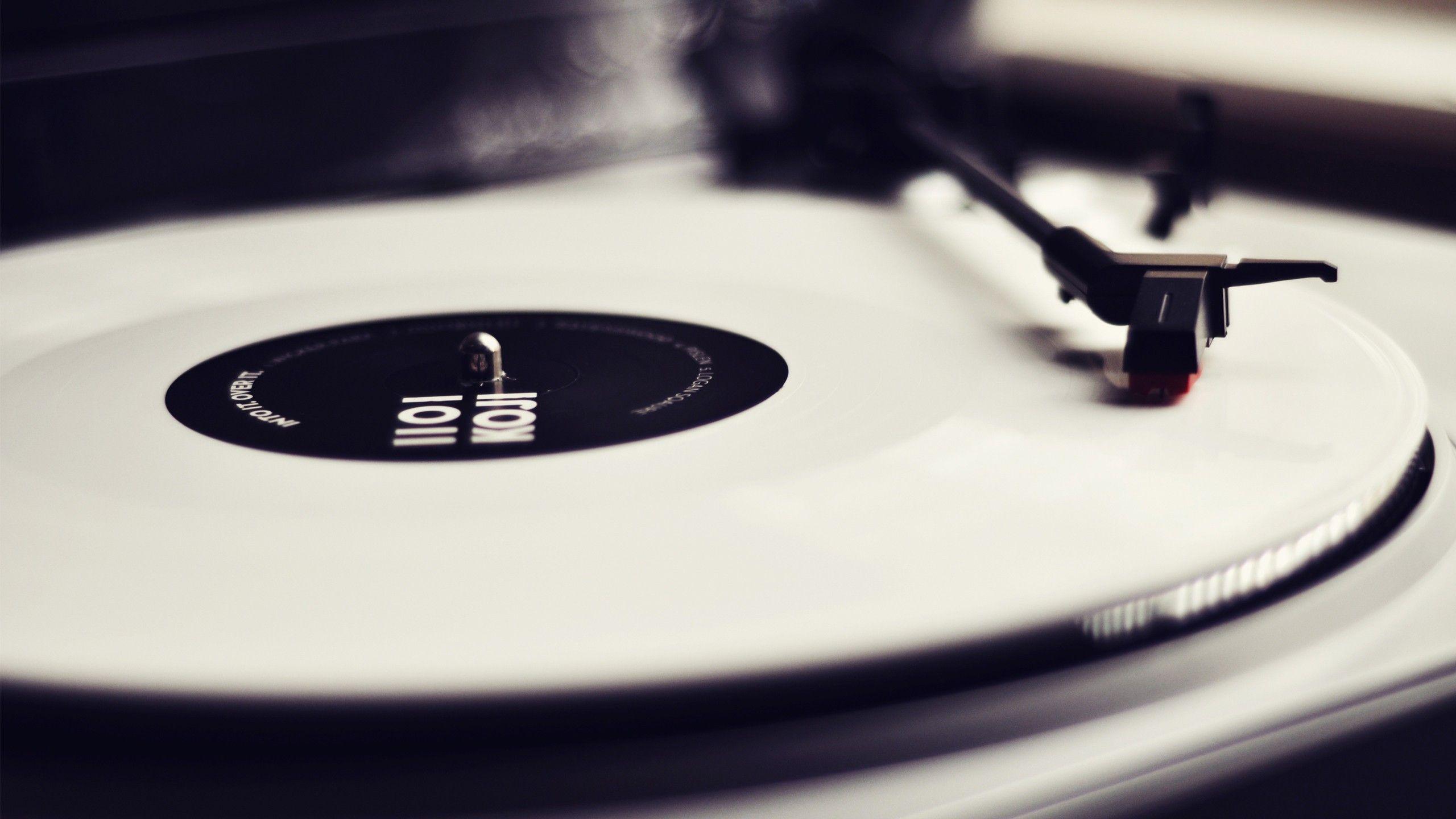 2560x1440 Record Wallpaper