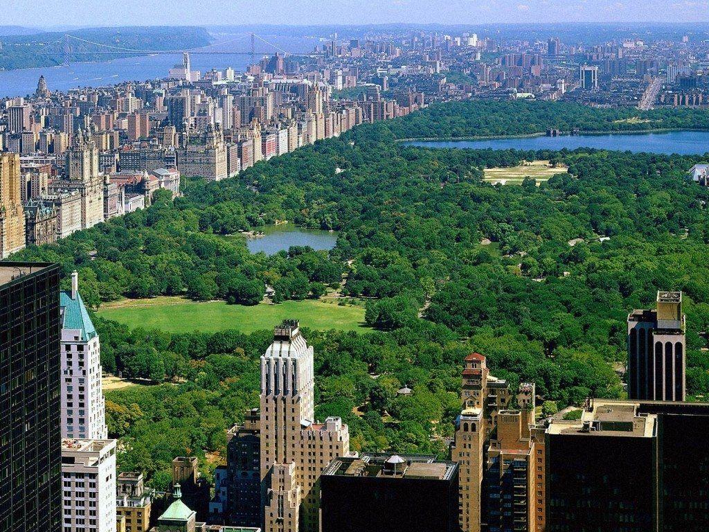 1024x768 Esperanza Gates: central park background