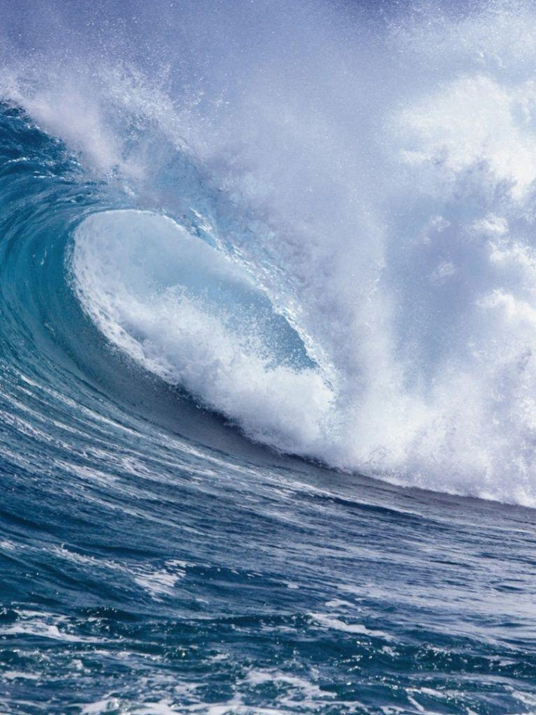 768x1024 Rising Ocean Wave iPad wallpaper