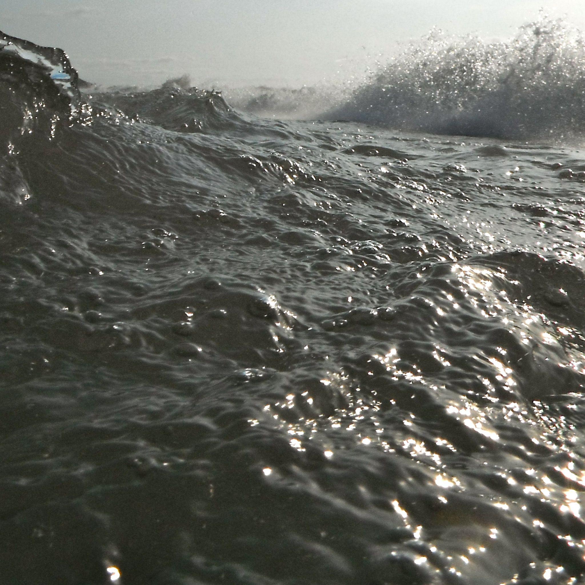 2048x2048 Rolling Waves iPad Wallpaper