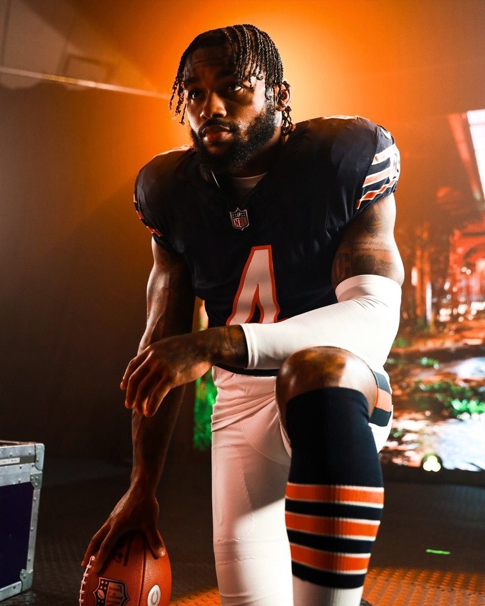 960x1200 D'Andre Swift Media Day Shoot Chicago Bears 8x10 NFL Football Photo