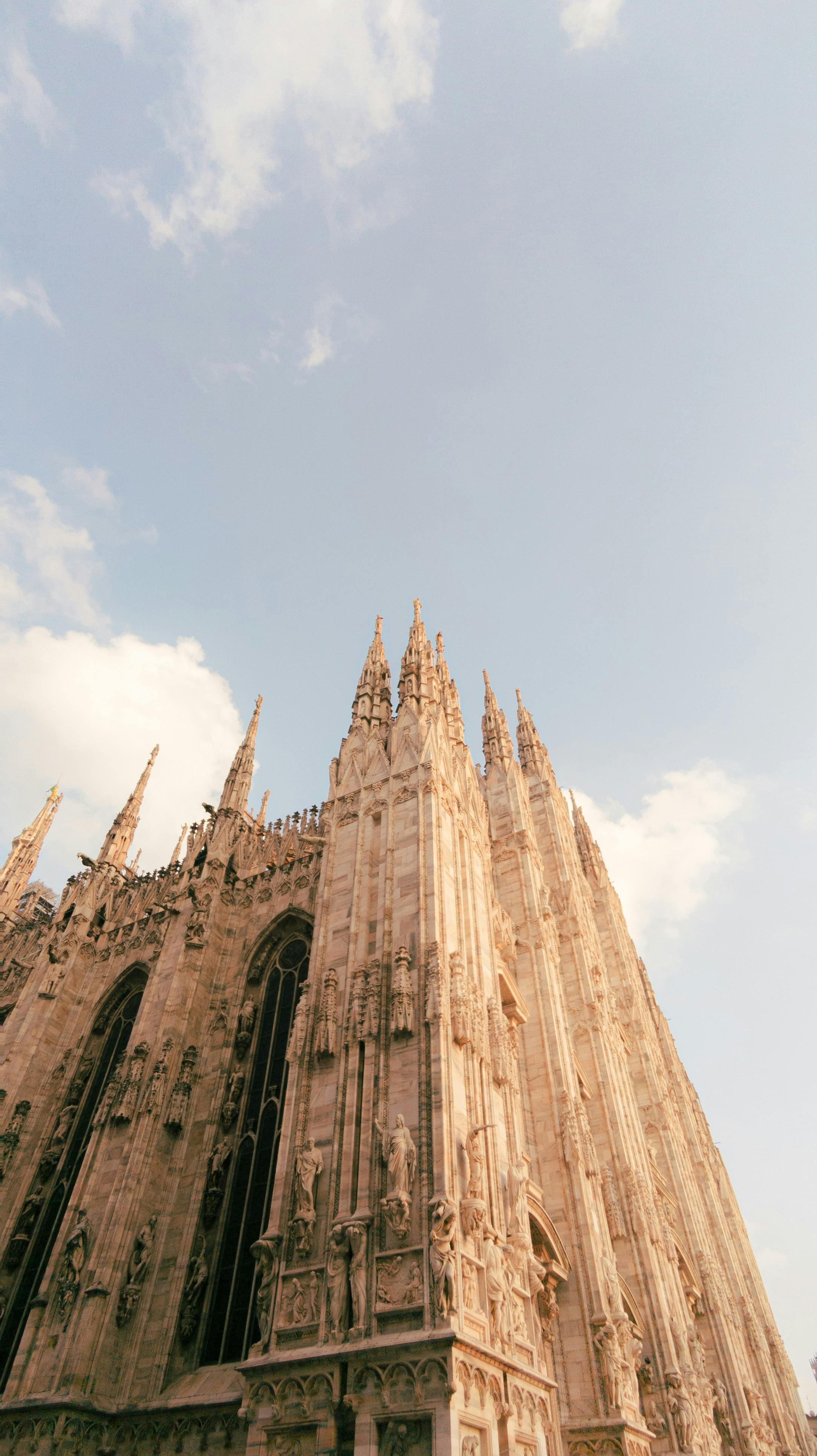2168x3865 Milan Cathedral Wallpaper