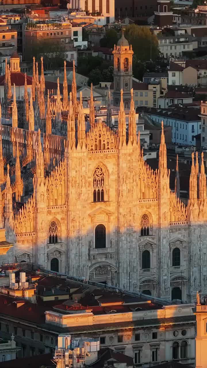 720x1280 Milan Cityscape with Duomo Cathedral