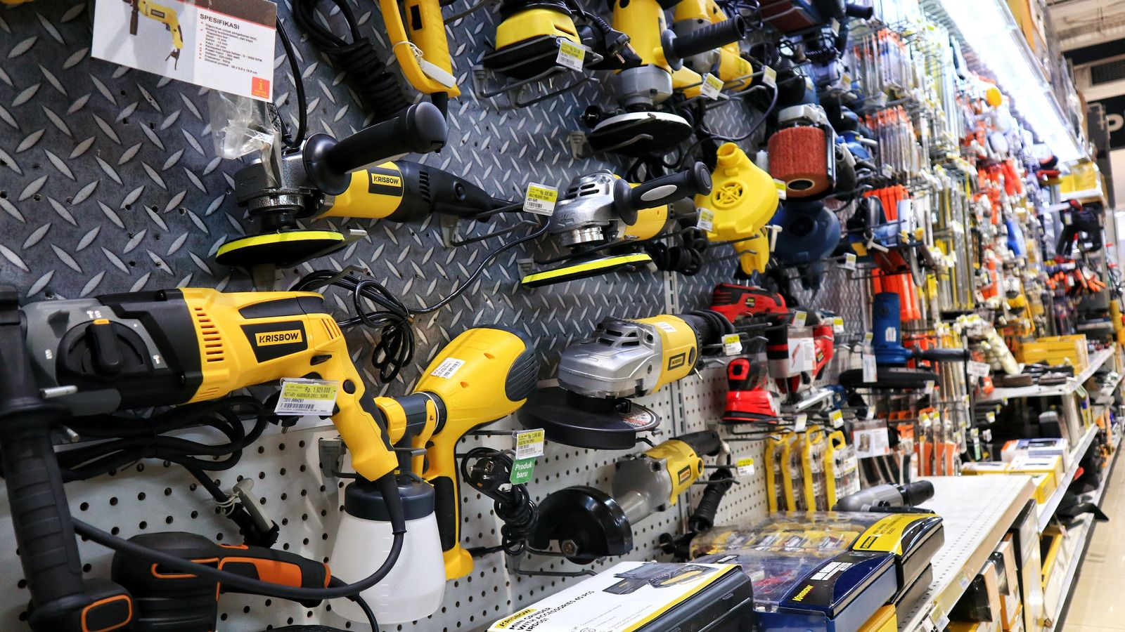 1600x900 Things You Should Never Buy At Ace Hardware