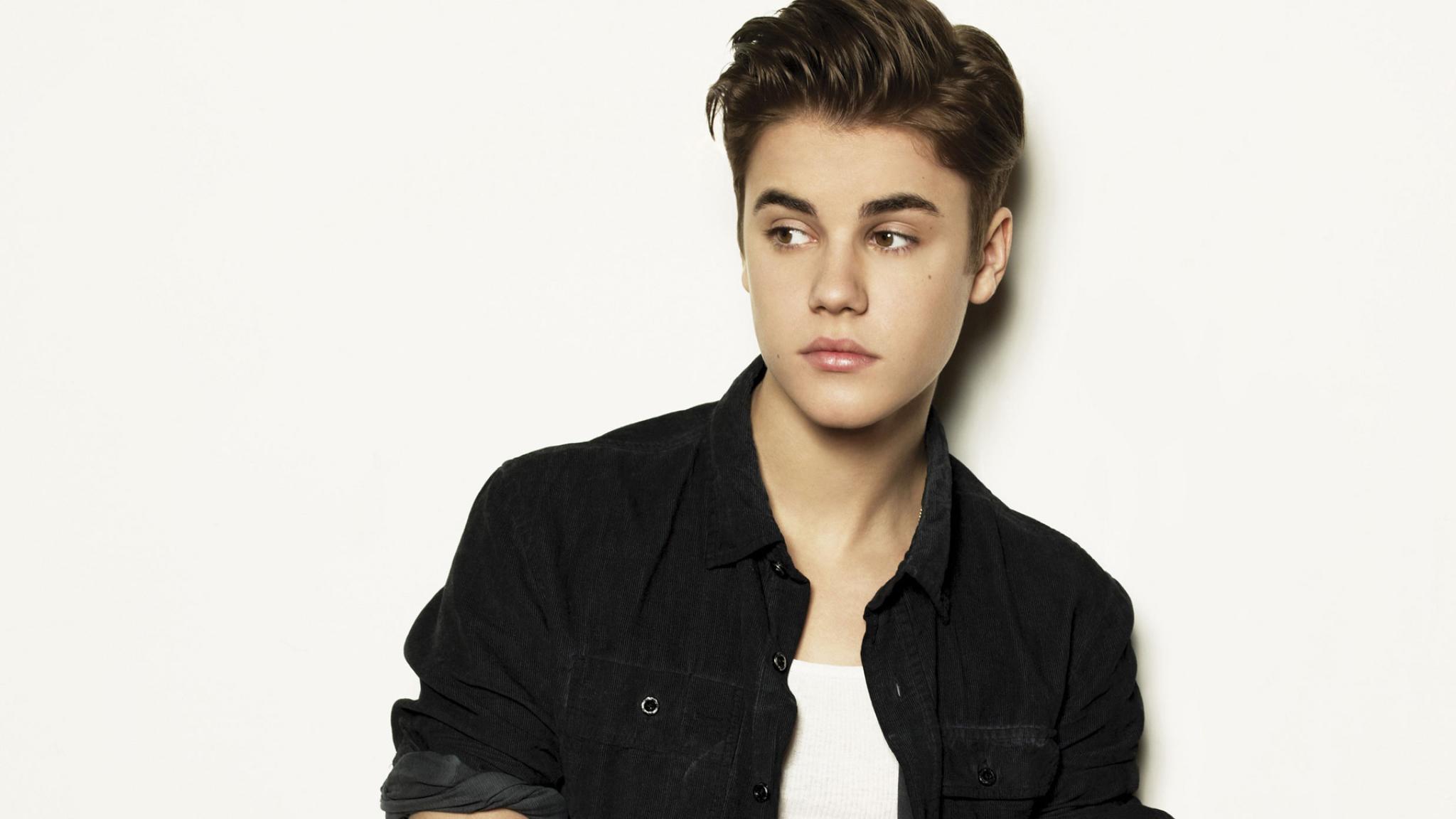 2048x1152 Justin Bieber Latest Photo 2048x1152 Resolution Wallpaper, HD Celebrities 4K Wallpaper, Image, Photo and Background