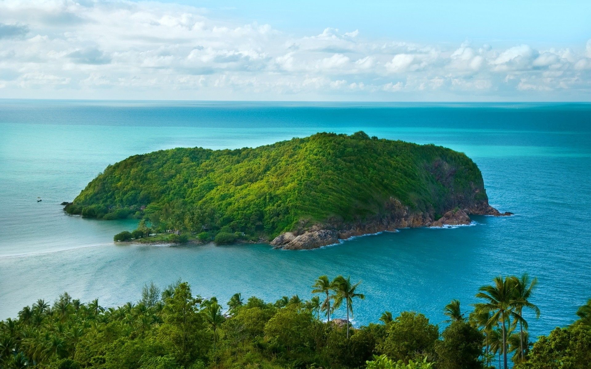 1920x1200 Emerald Isle on the Ocean Horizon