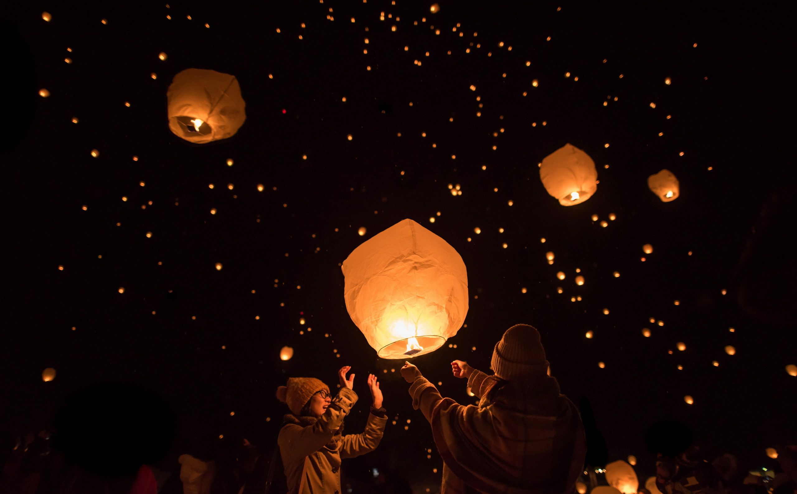 2560x1586 Wallpaper Niigata, Sky lantern festival, Japan for mobile and desktop, section праздники, resolution 2560x1586