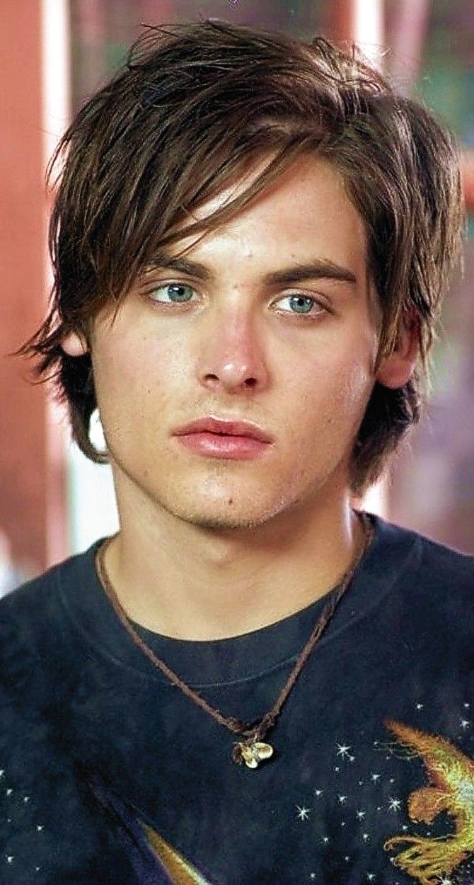 670x1250 Kevin Zegers