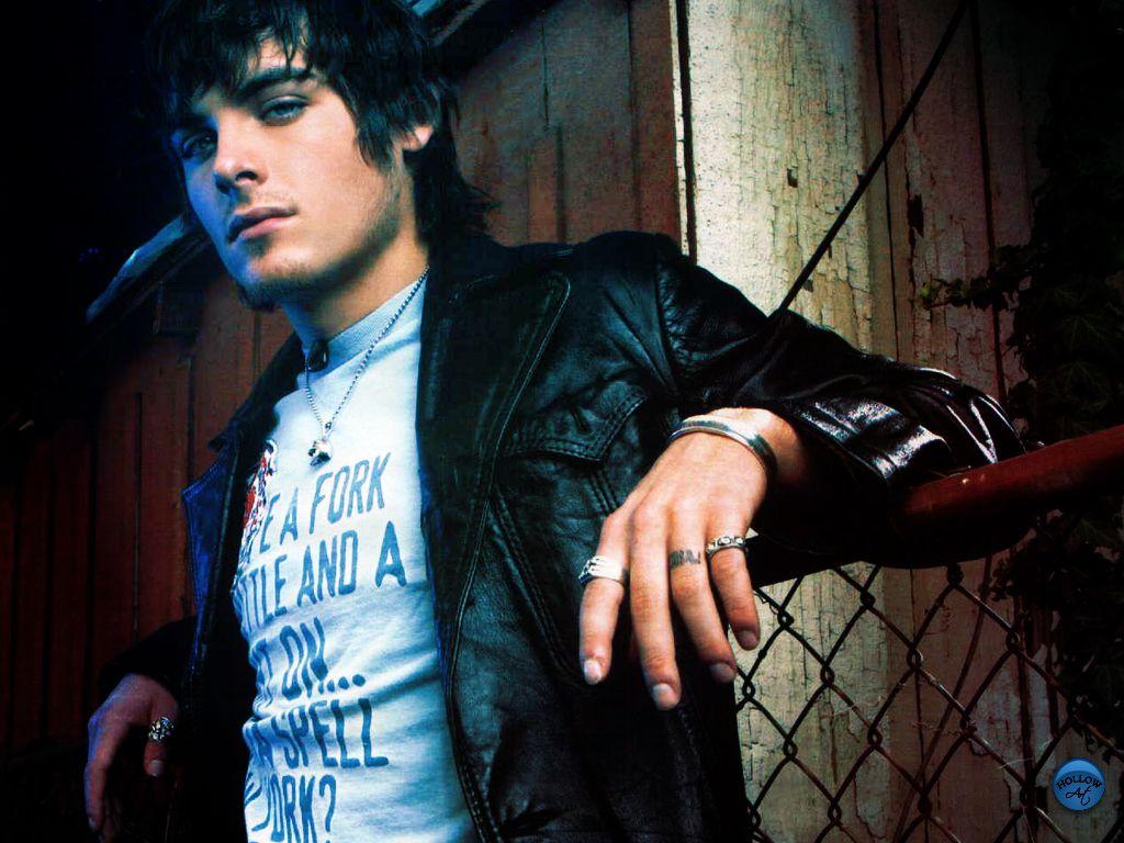 1024x768 Kevin Zegers Wallpaper
