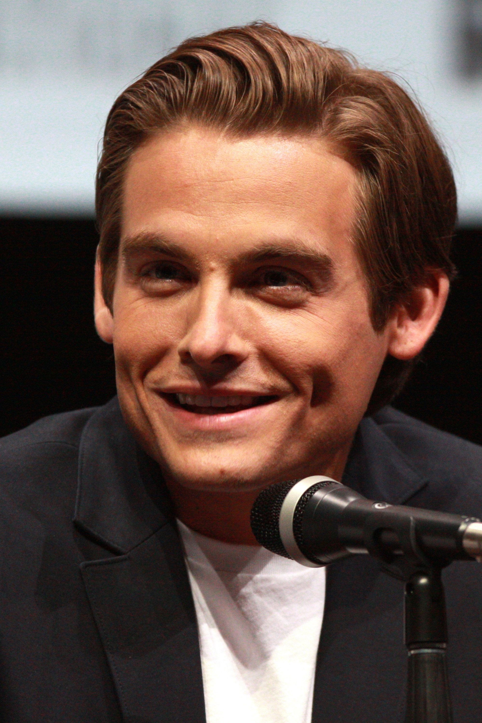 2000x3000 Kevin Zegers Image