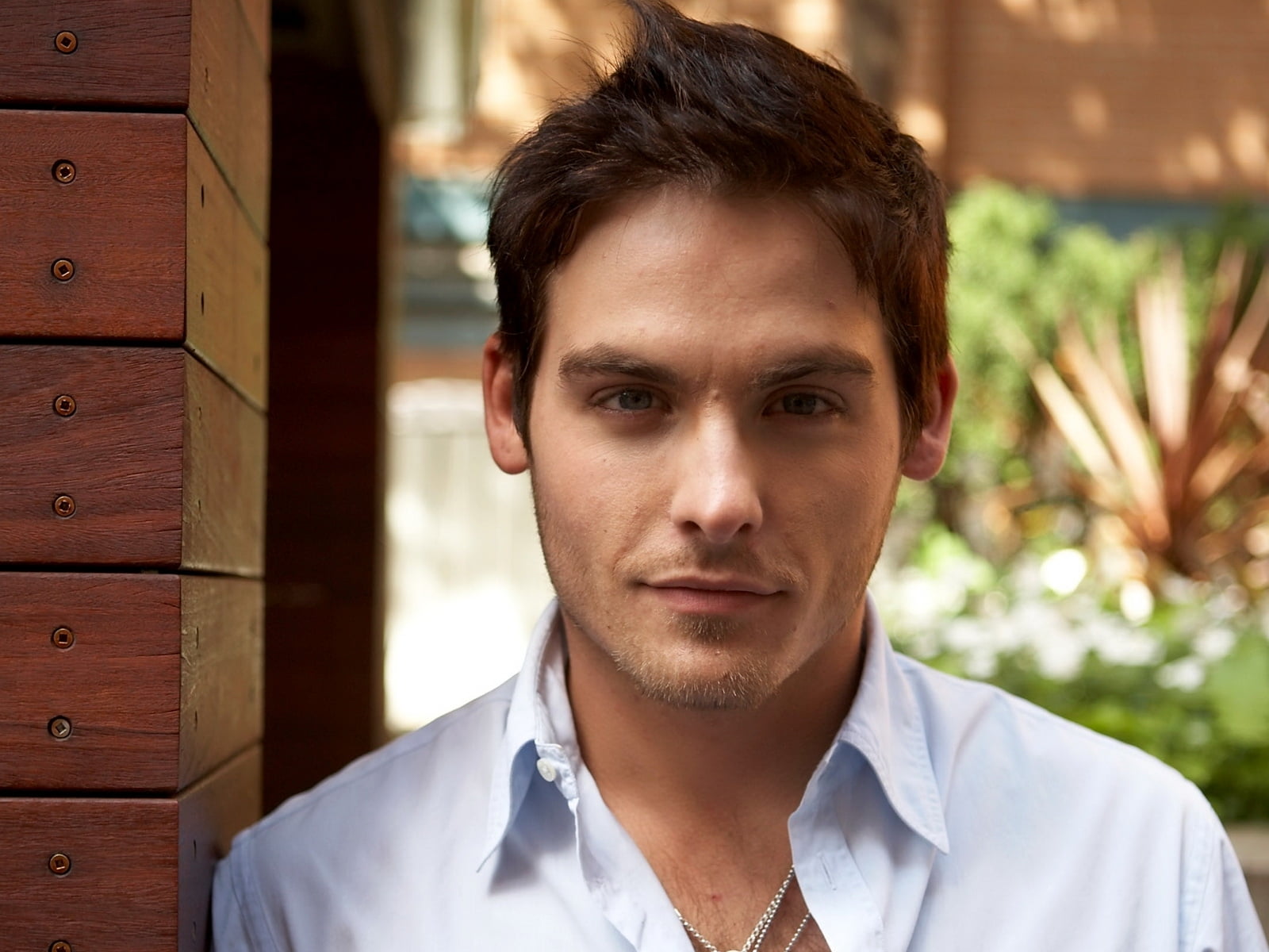 1600x1200 Man wearing white collar shirt HD wallpaper