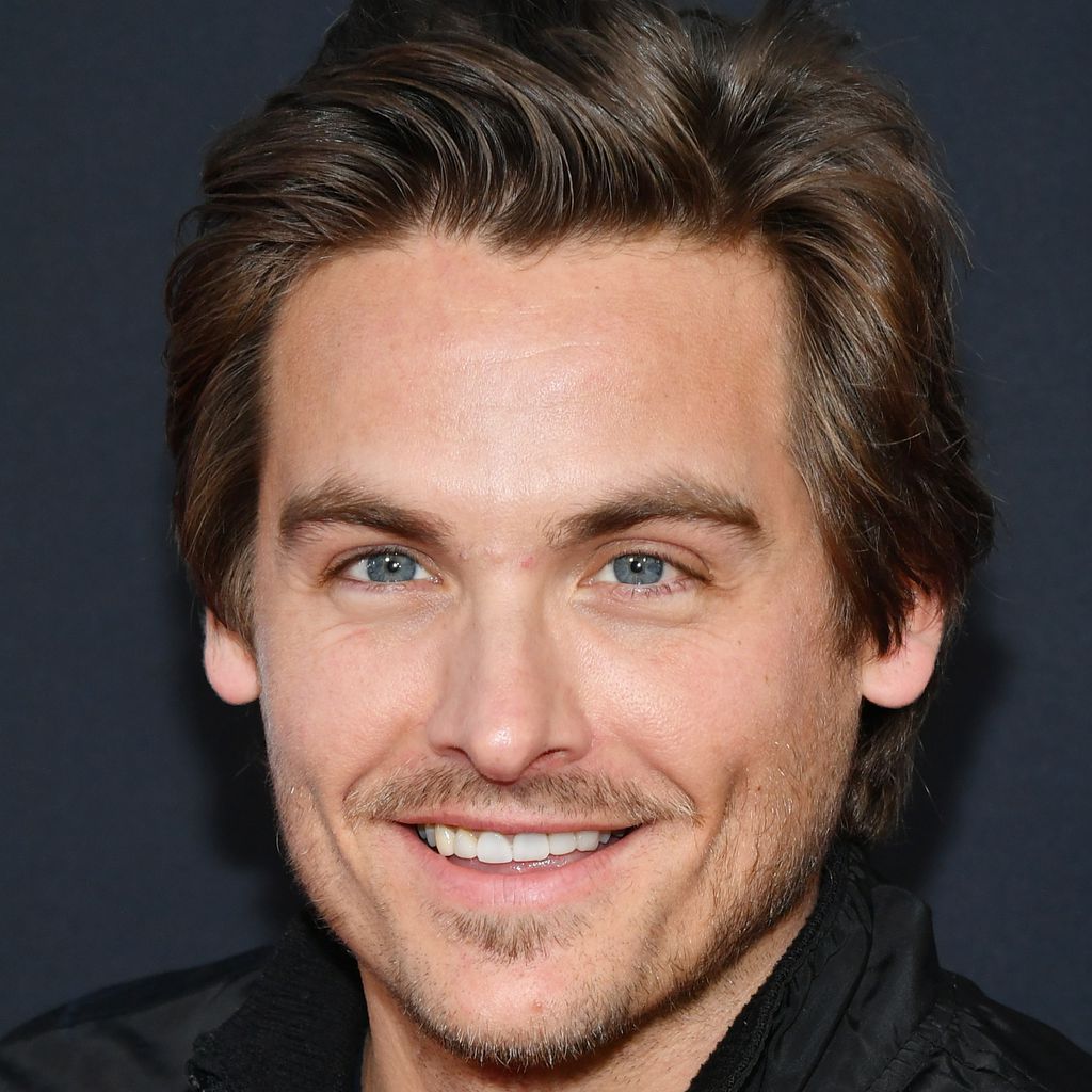 1024x1024 Kevin Zegers
