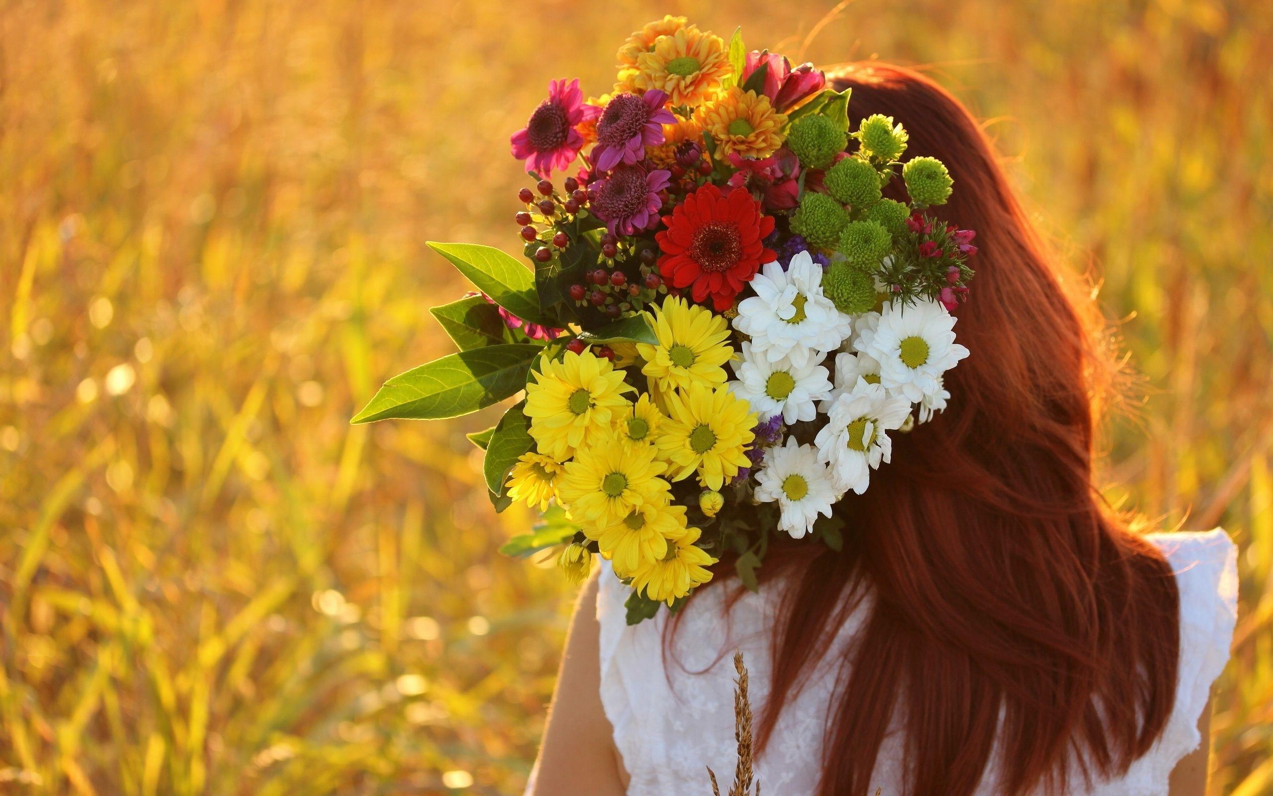 2560x1600 Flower Girl Wallpaper