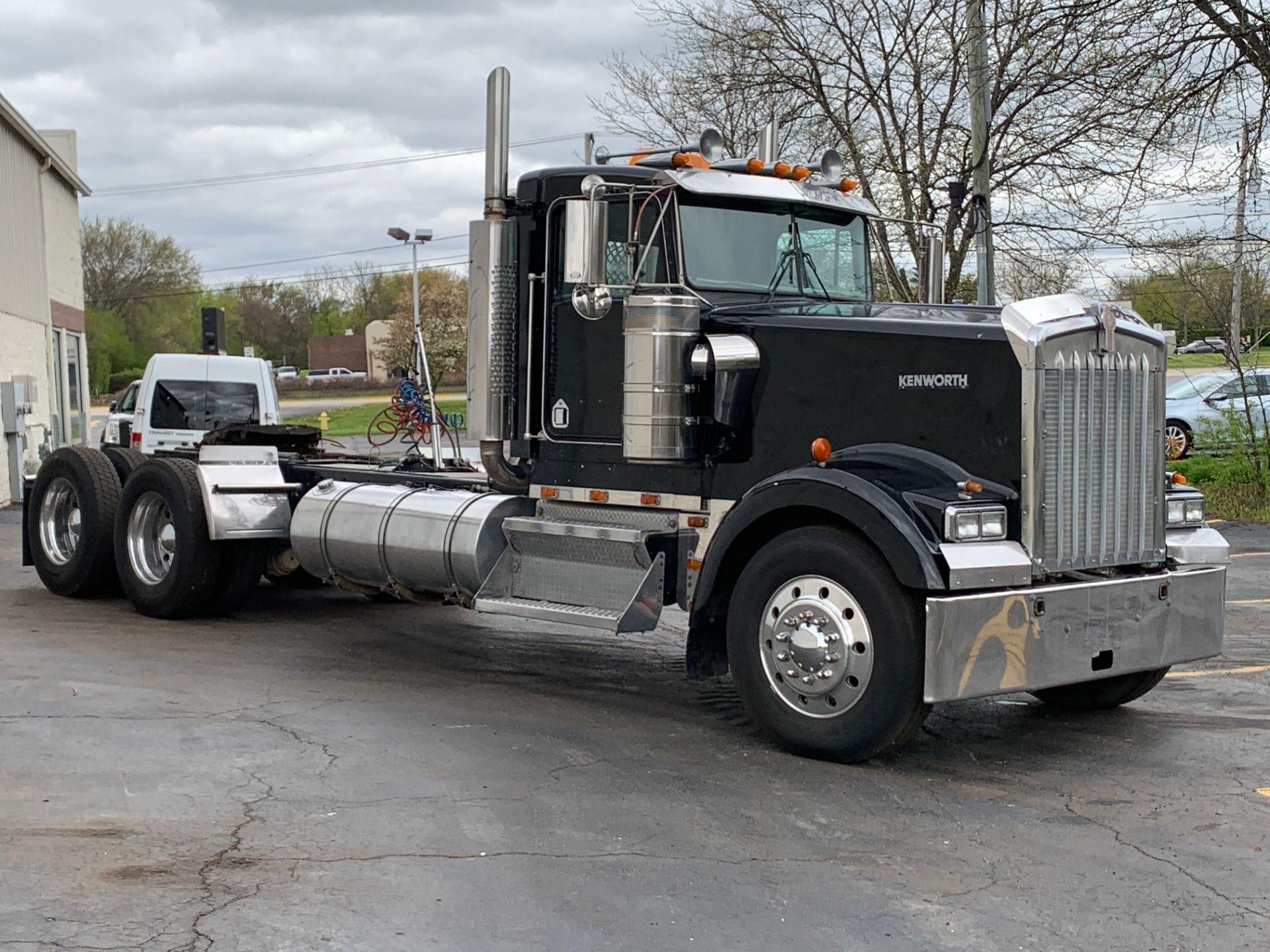 1920x1440 Used 1994 Kenworth W900 DAY CAB *CAT 3406* (Special Pricing). Chicago Motor Cars Stock