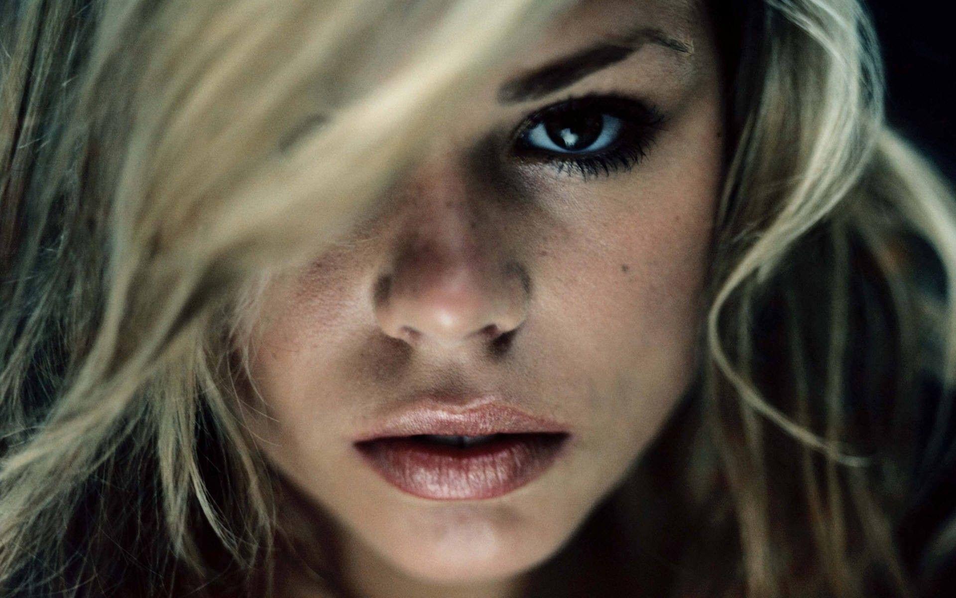 1920x1200 Rose Tyler Wallpaper