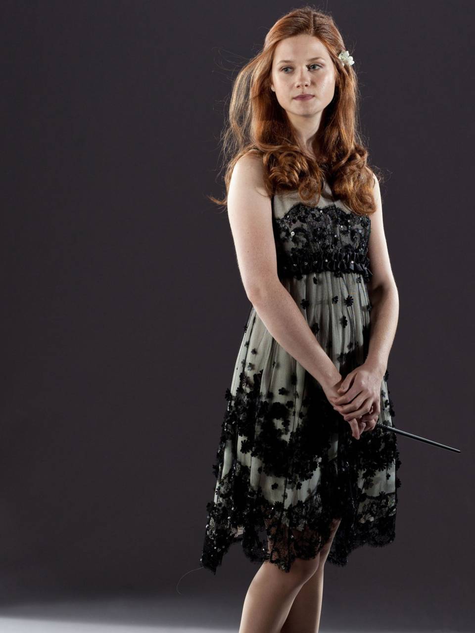 960x1280 Bonnie Wright wallpaper