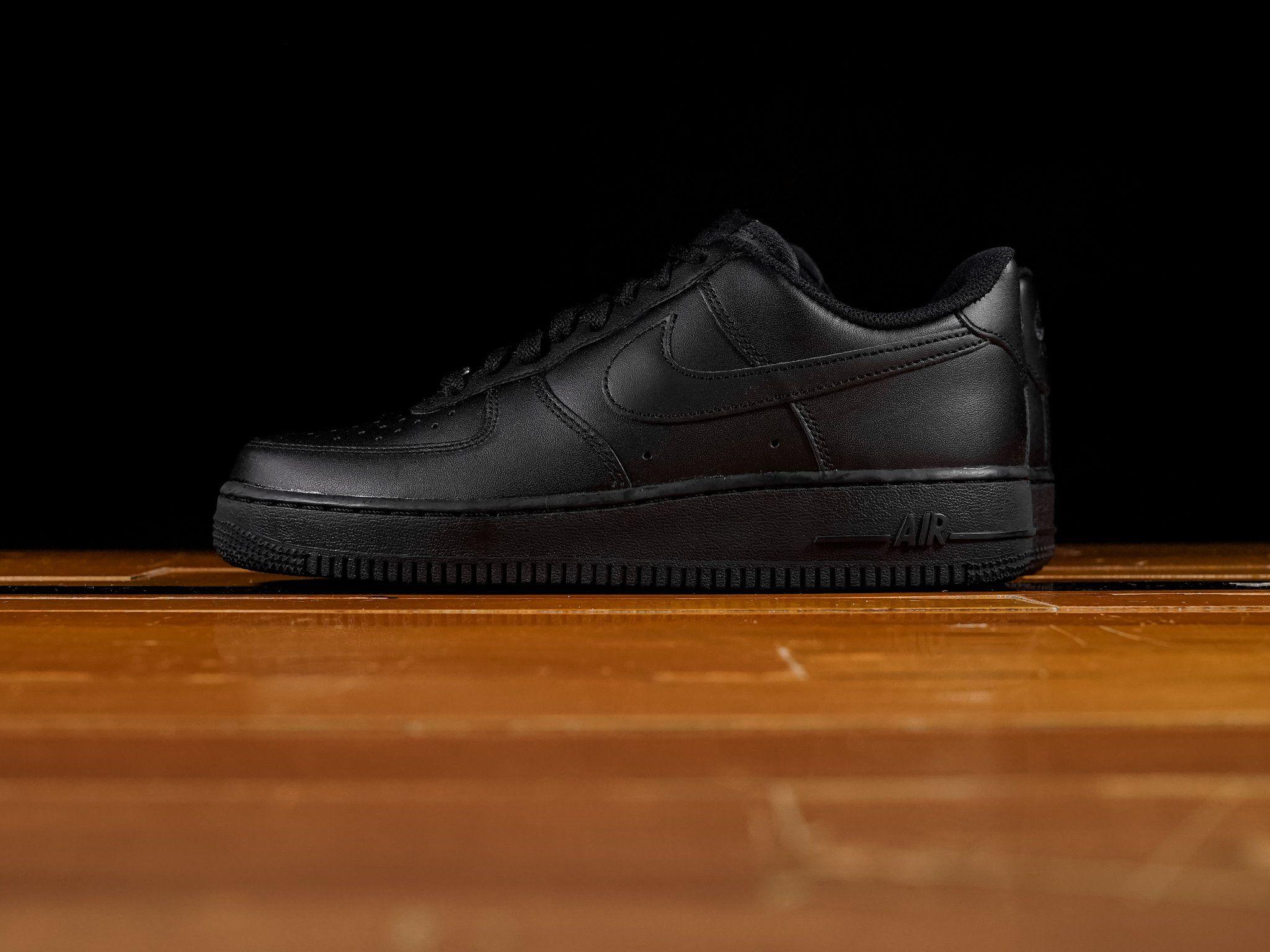 2048x1536 Nike Air Force 1 Wallpaper