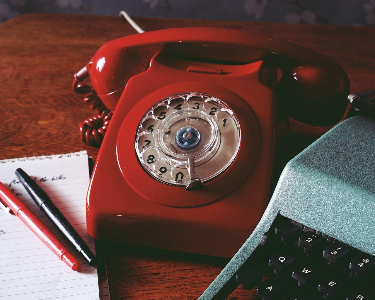1280x1024 Download wallpaper 1280x1024 phone, retro, vintage, red standard 5:4 HD background