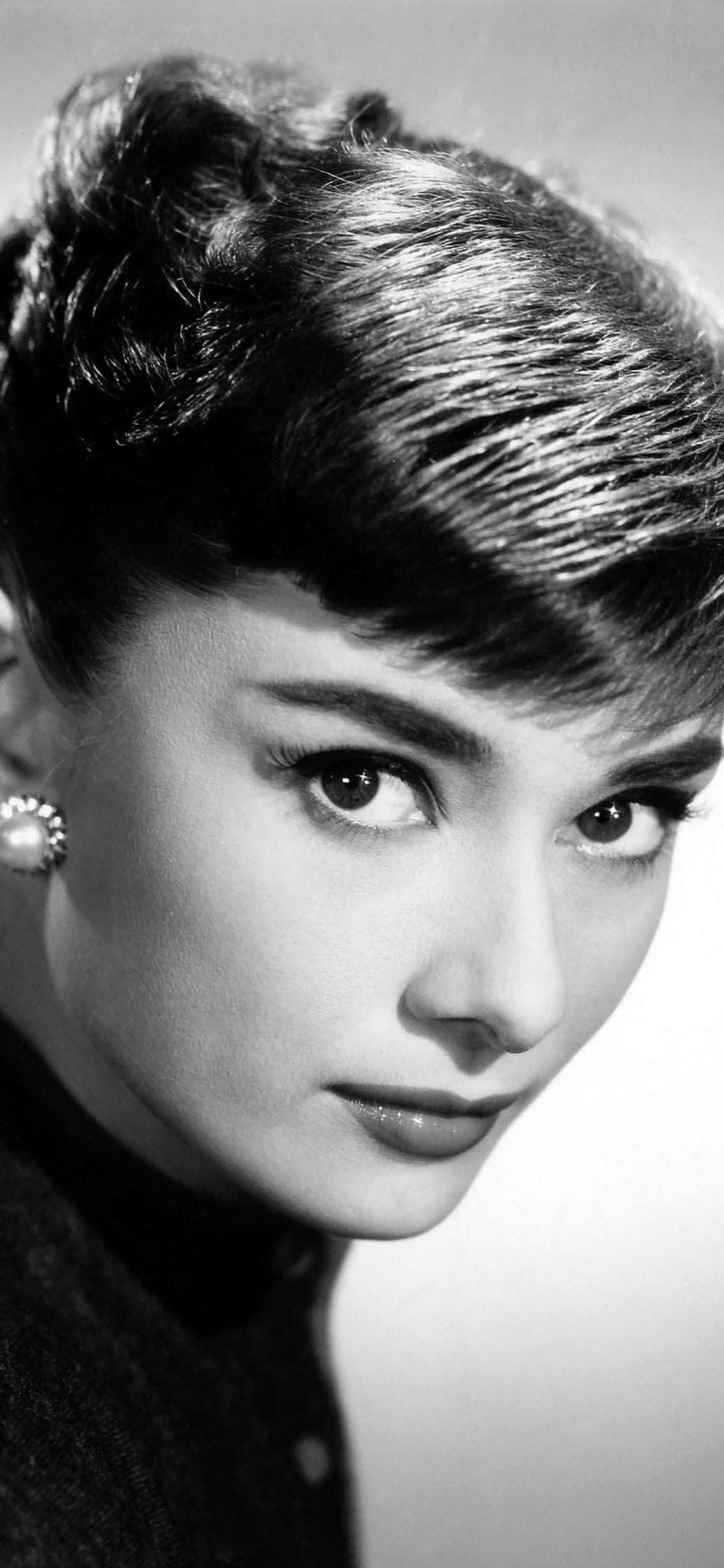 1125x2436 iPhoneXpapers hepburn classic celebrity