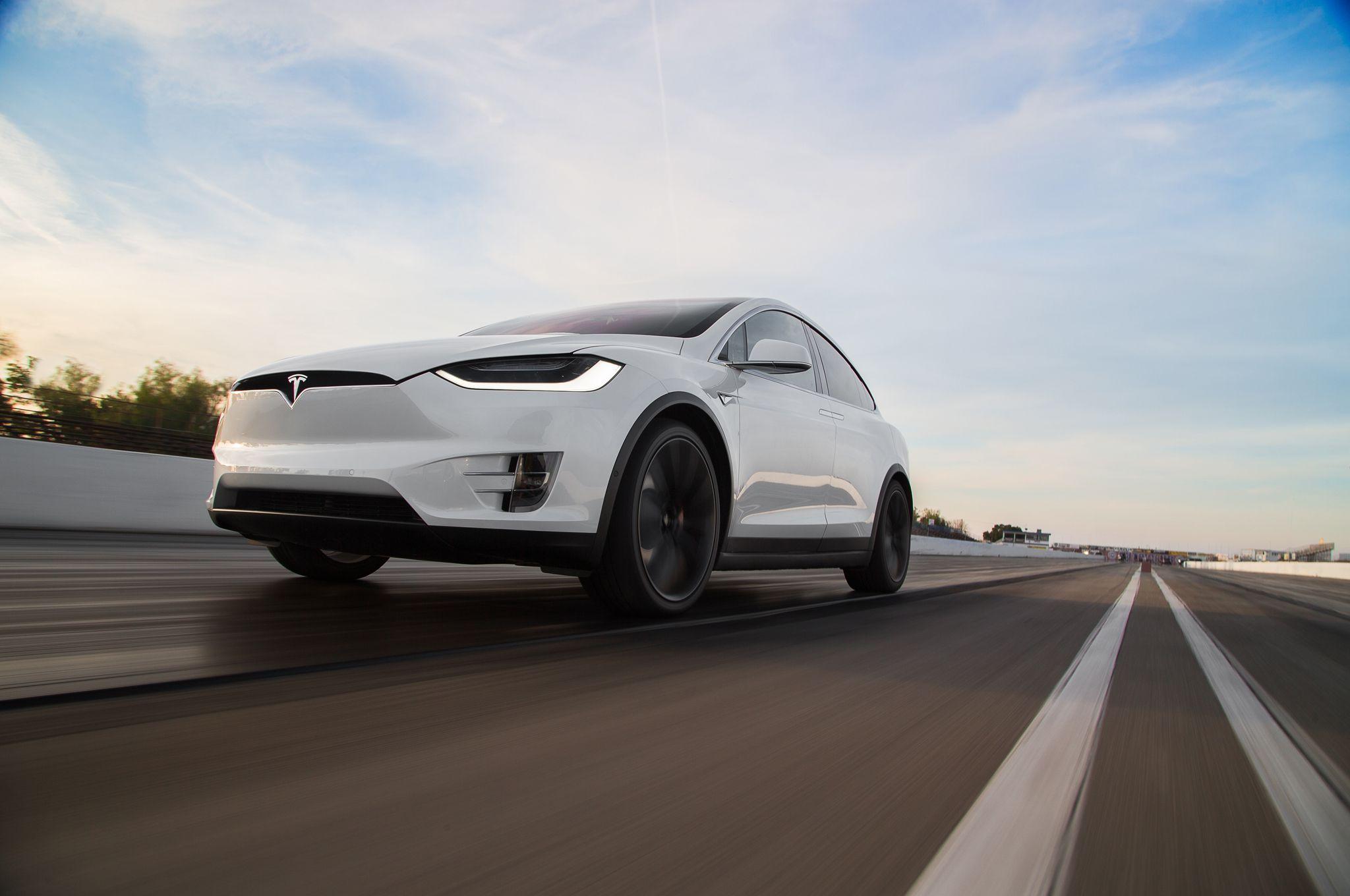 2048x1360 Wallpaper HD free: Tesla Model X Desktop Background