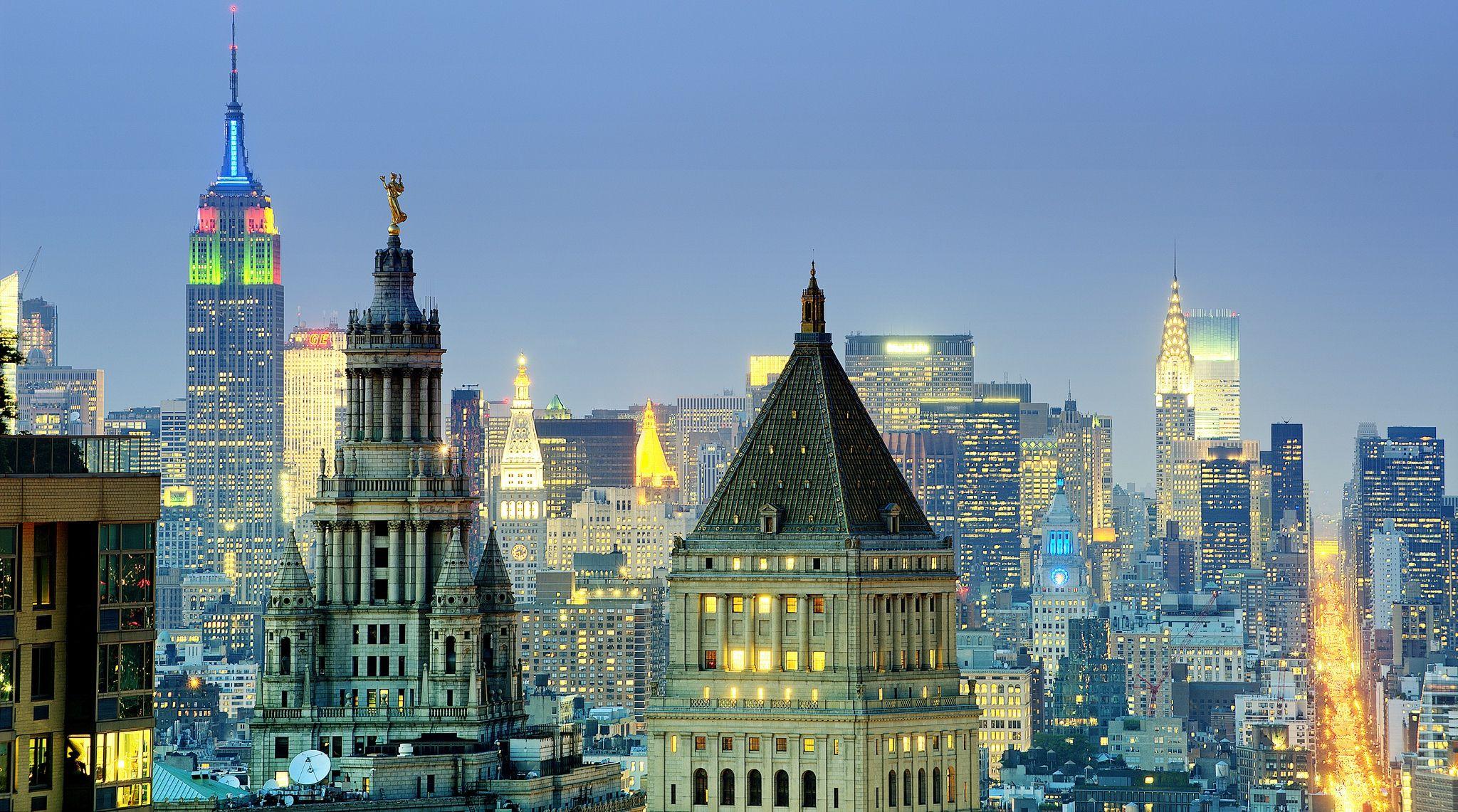 2048x1141 Chrysler Building at Night Wallpaper .