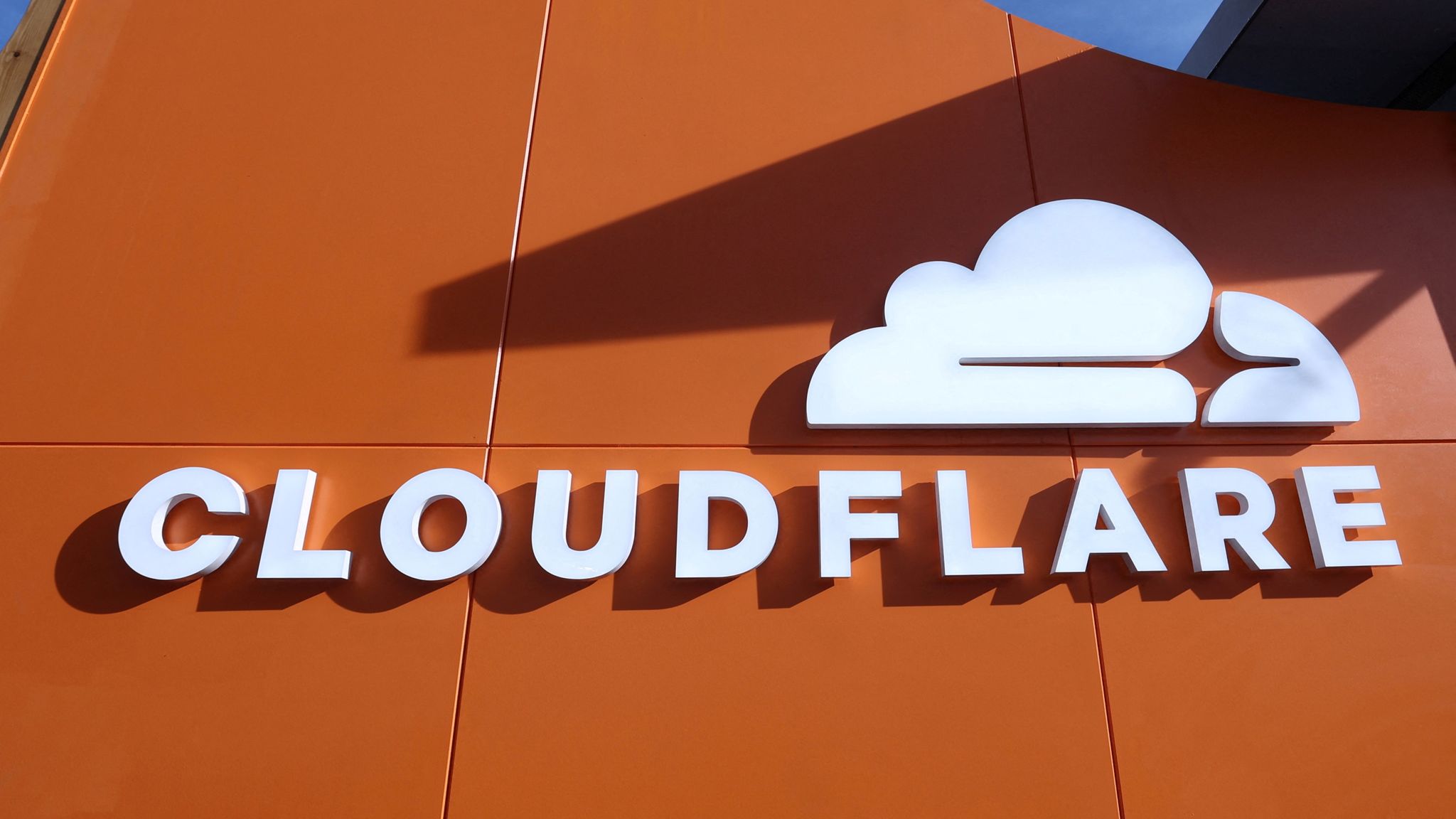 2048x1152 Cloudflare: 'Large number of empty pages' on several websites after internet outage. Science, Climate & Tech News