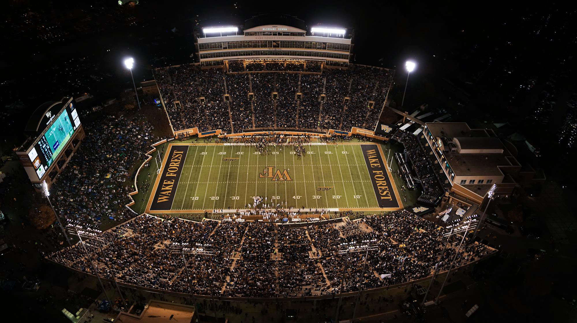 2000x1122 Feast On Wake Forest Football - Then Have Carolina For Dessert
