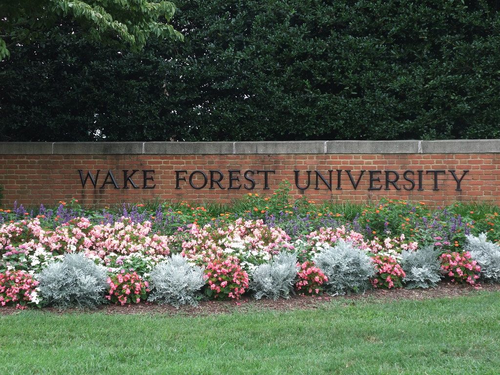 1024x768 Wake Forest campus