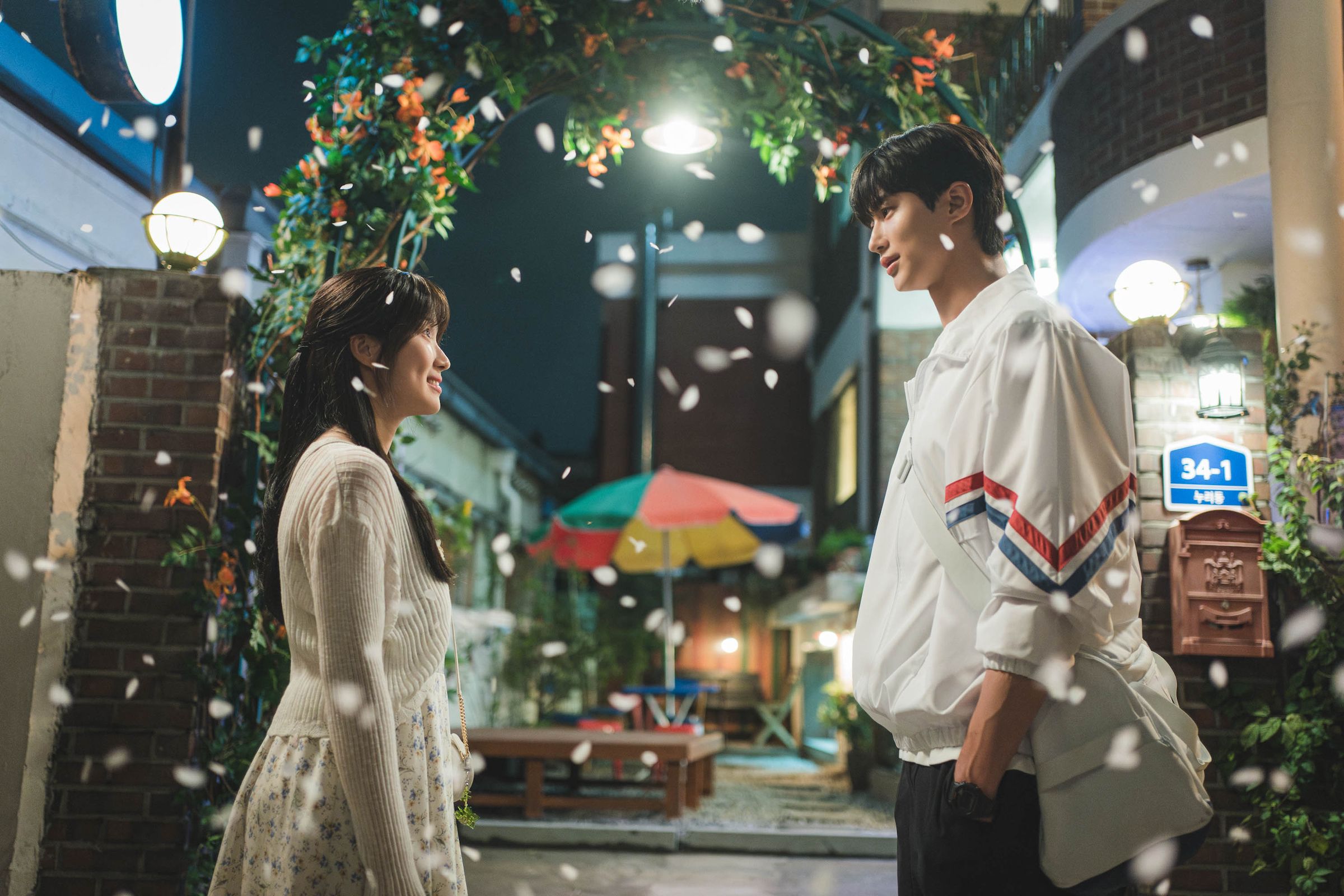 2400x1600 Lovely Runner's Finale Makes It The Year's Best K Drama