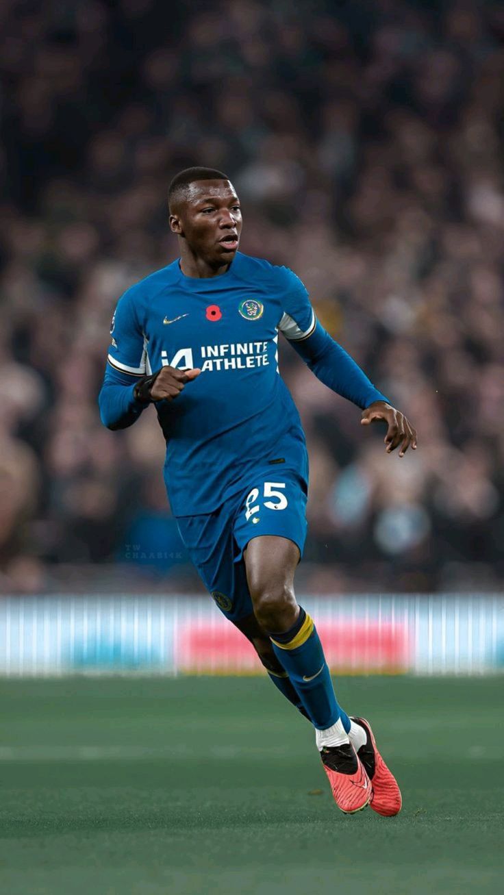 736x1307 Moisés Caicedo