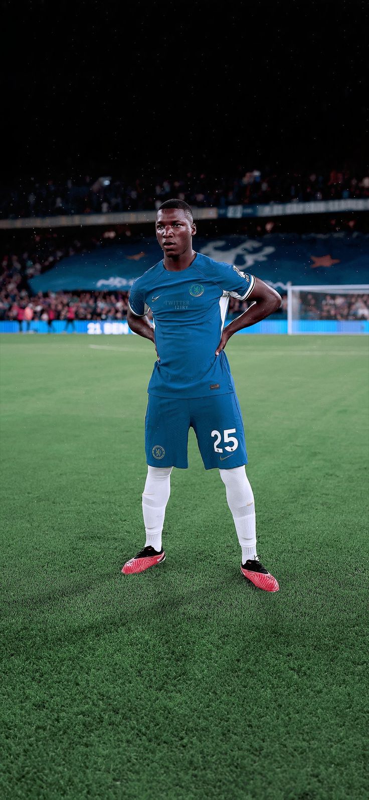 736x1593 Moisés Caicedo