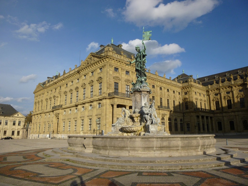 1024x768 A large building with a statue in front of it Würzburg