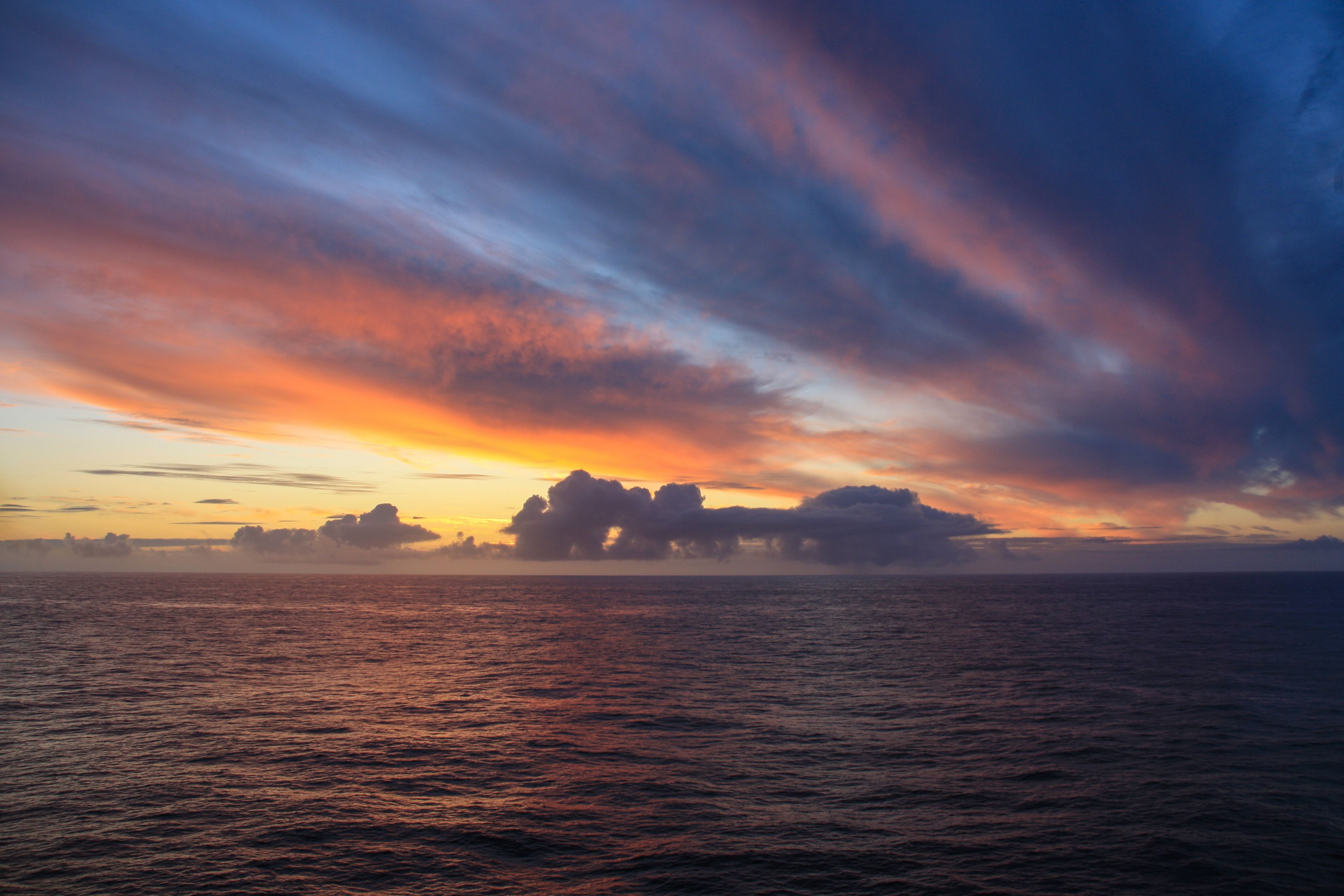 3888x2592 Photo of the Sea during Dusk · Free