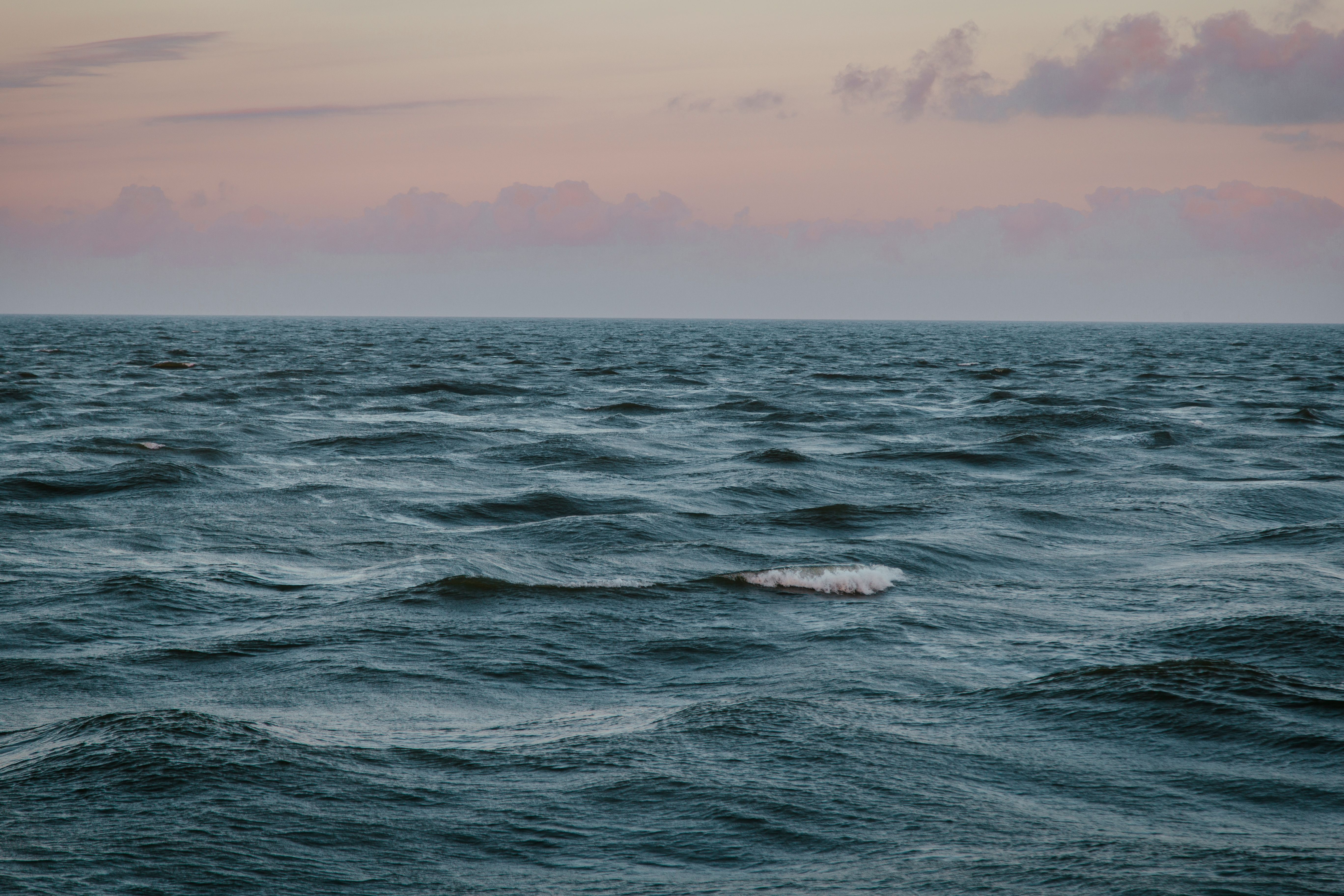 5472x3648 Body of Water · Free
