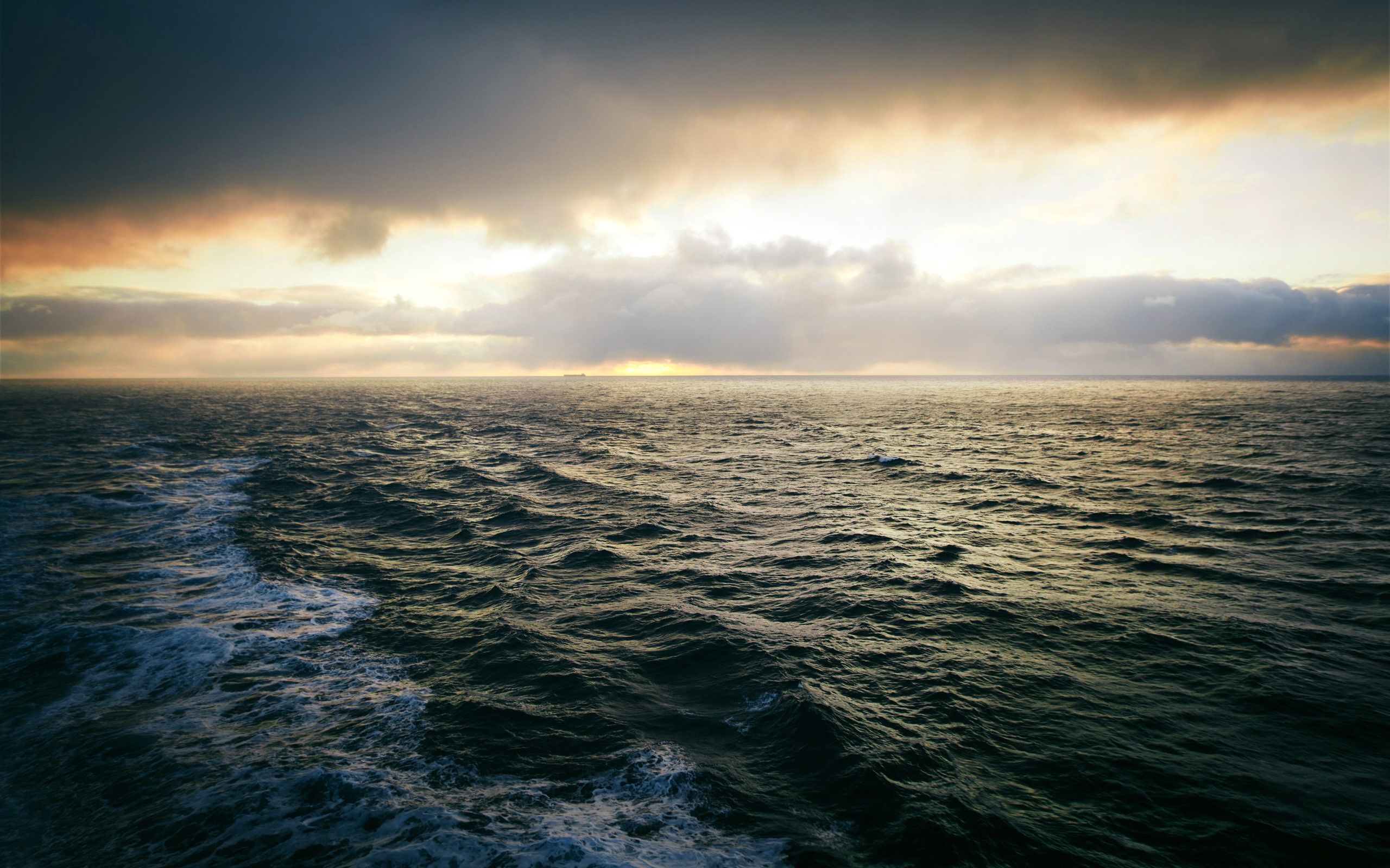 2560x1600 Open Ocean Wallpaper