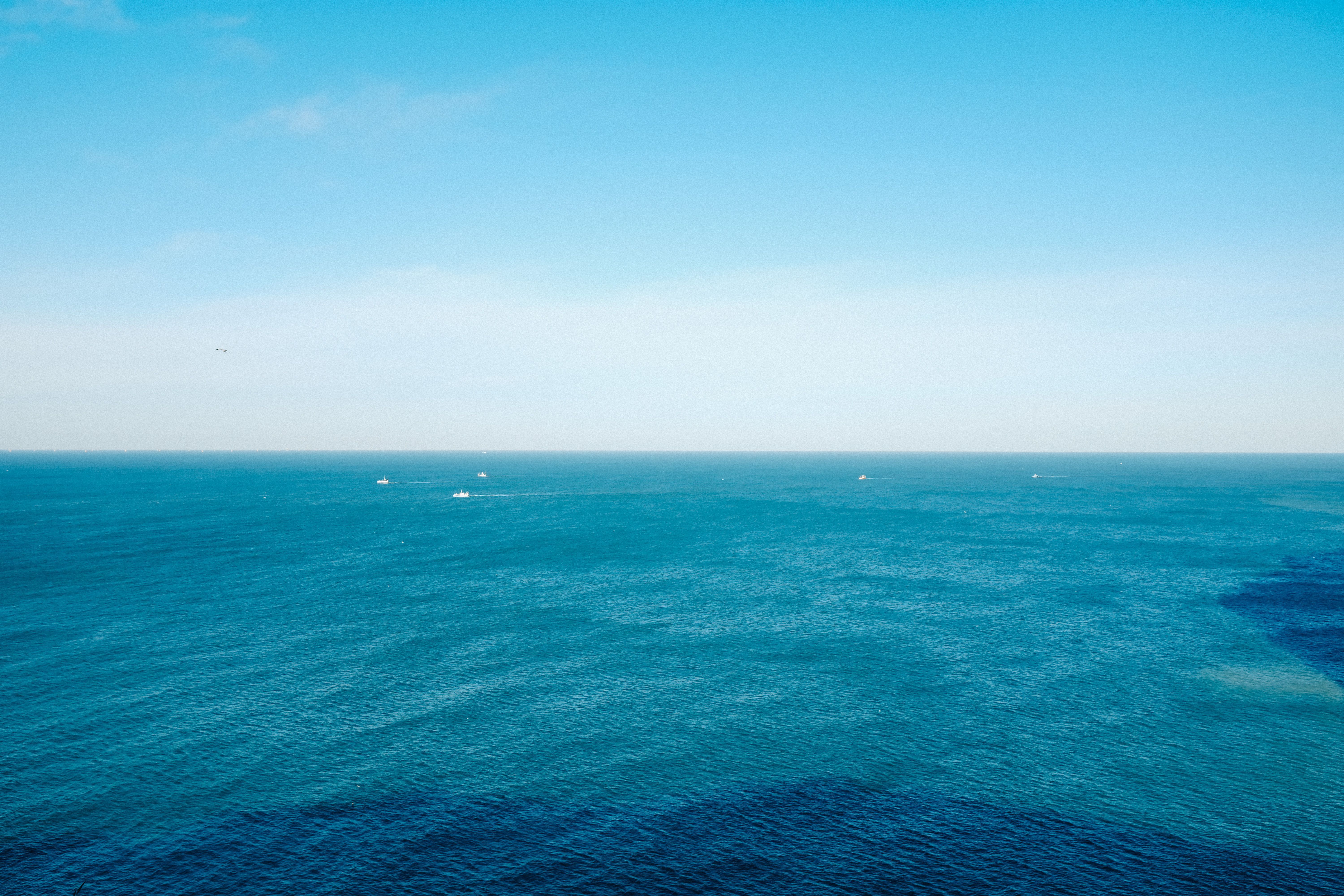 6000x4000 Ships in the Open Sea · Free