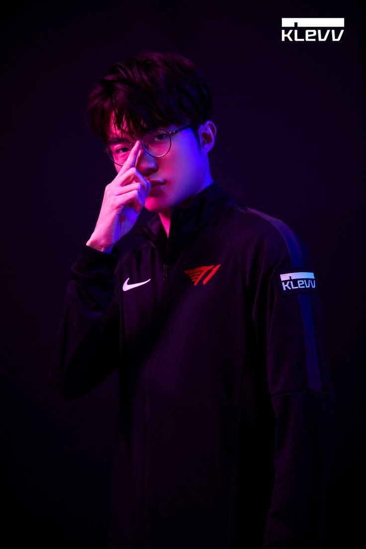 736x1104 T1 Faker Wallpaper