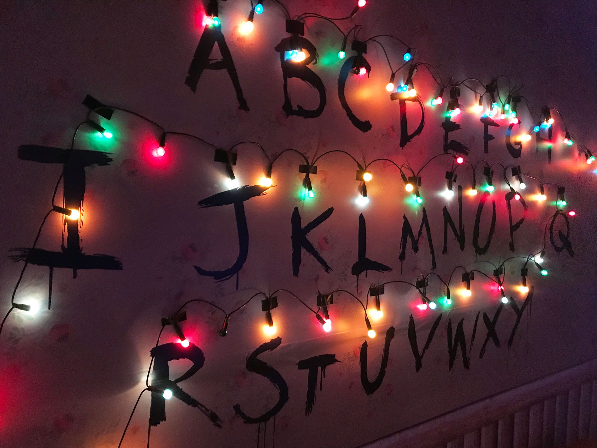 1920x1440 Netflix Stranger Things Wall Holmes Inc