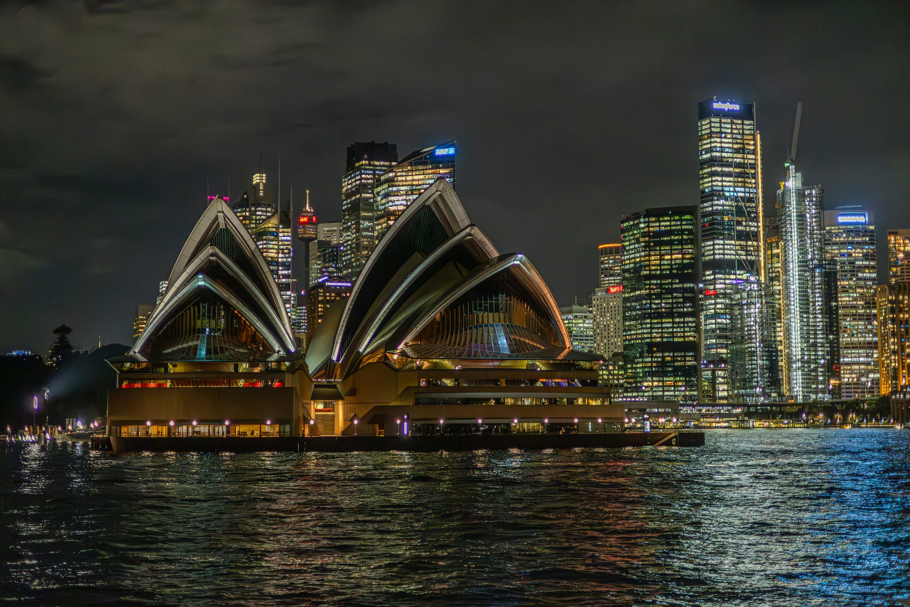 3000x2000 Sydney opera house illuminated at night with city skyline