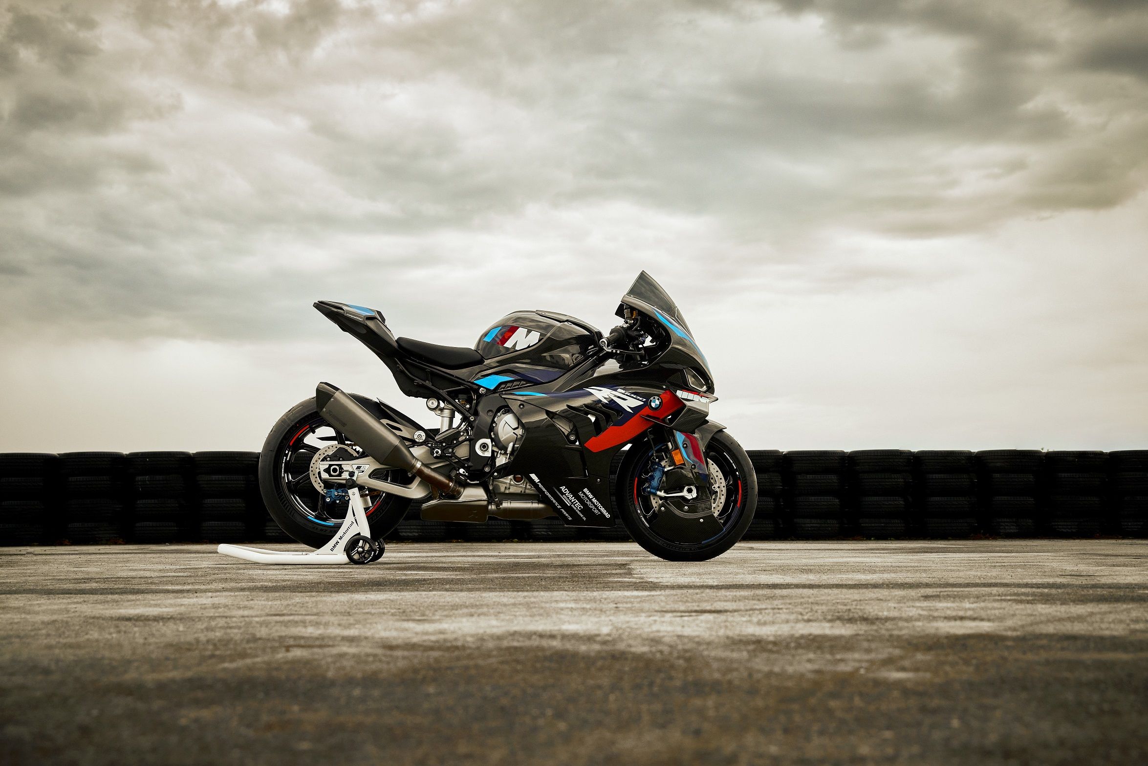 2349x1567 BMW M 1000RR [Specs, Features, Photo]