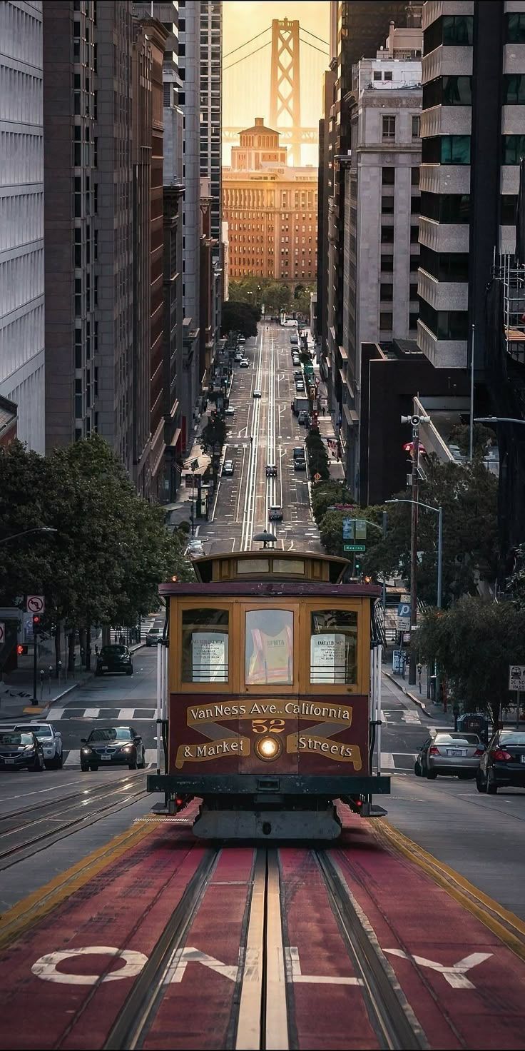 736x1472 Tram in San Francisco, California. Londra ingiltere, Londra seyahati, Roma italya