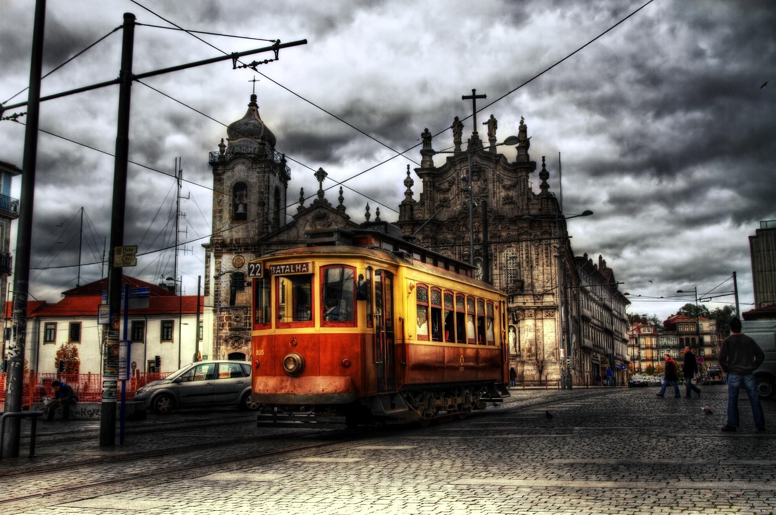 2560x1700 Tram Wallpaper