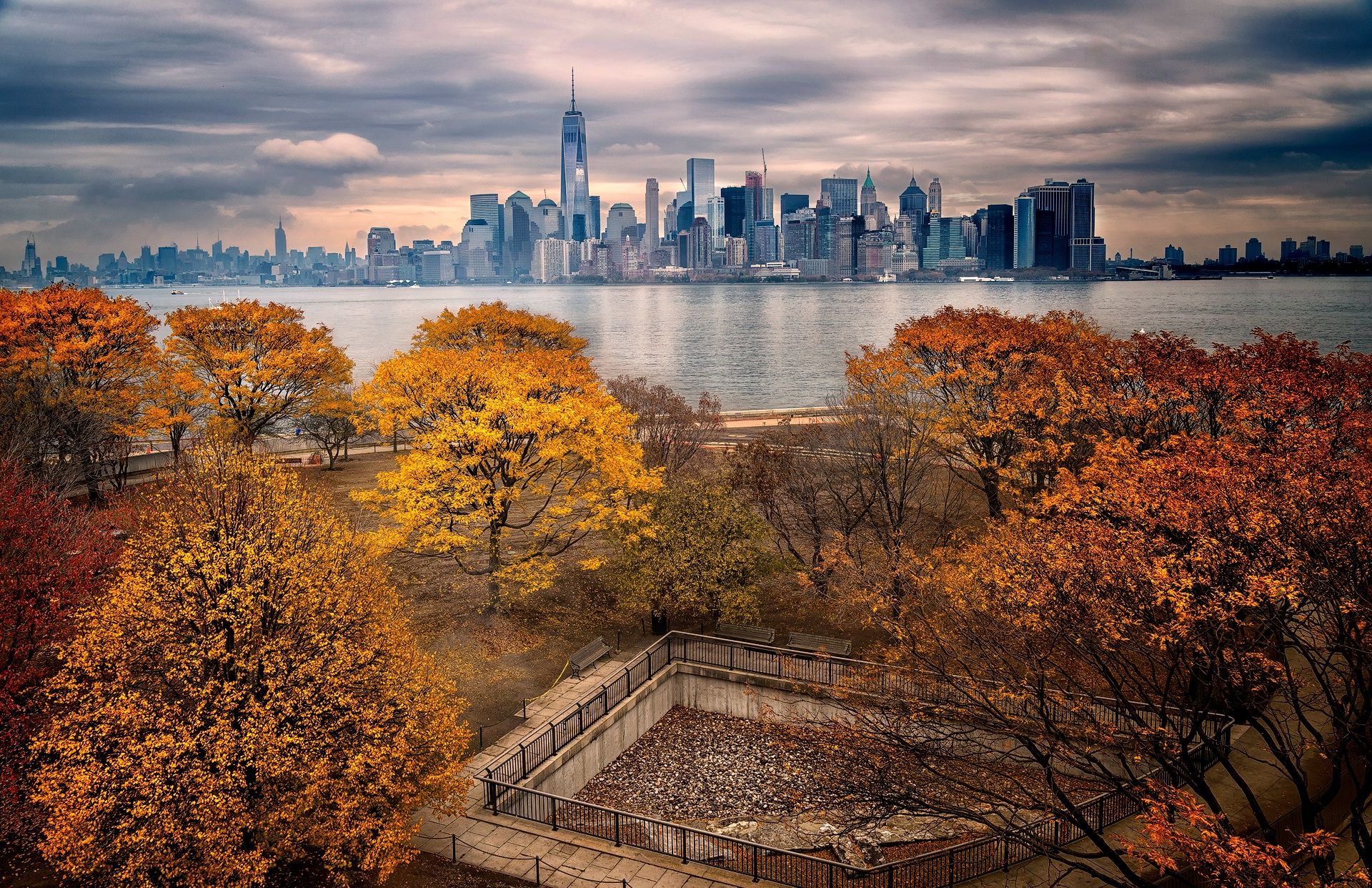 1920x1242 Manhattan Autumn Skyline