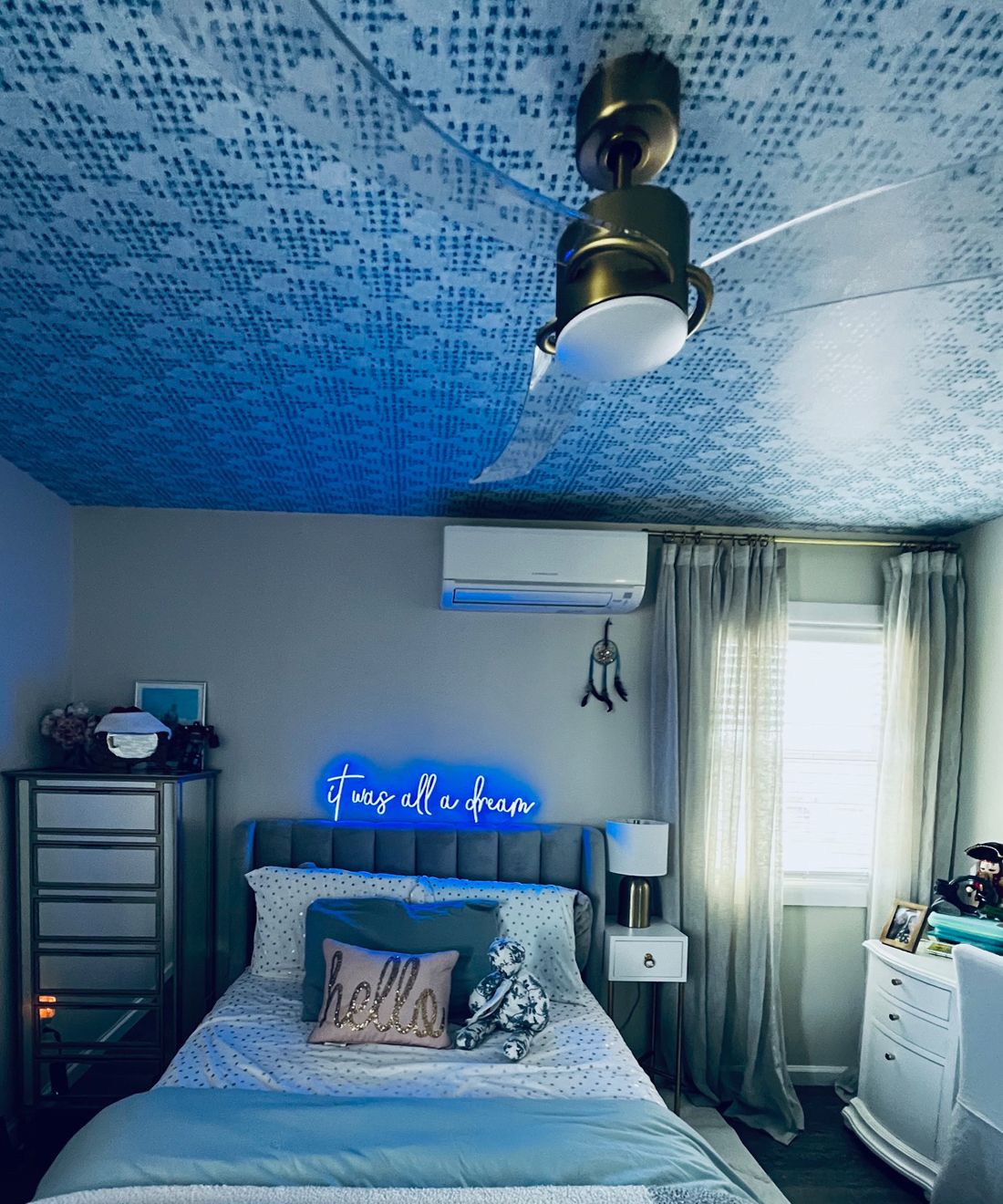 1100x1320 The 5th Wall: Wallpaper On The Ceiling
