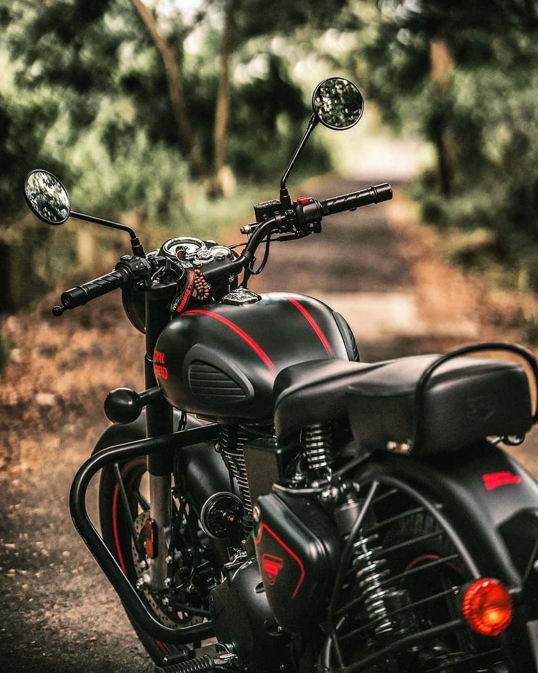 1080x1350 Royal Enfield Classic 350 Stealth Black Wallpaper Royal Enfield Classic 350 Stealth Black Features 2025