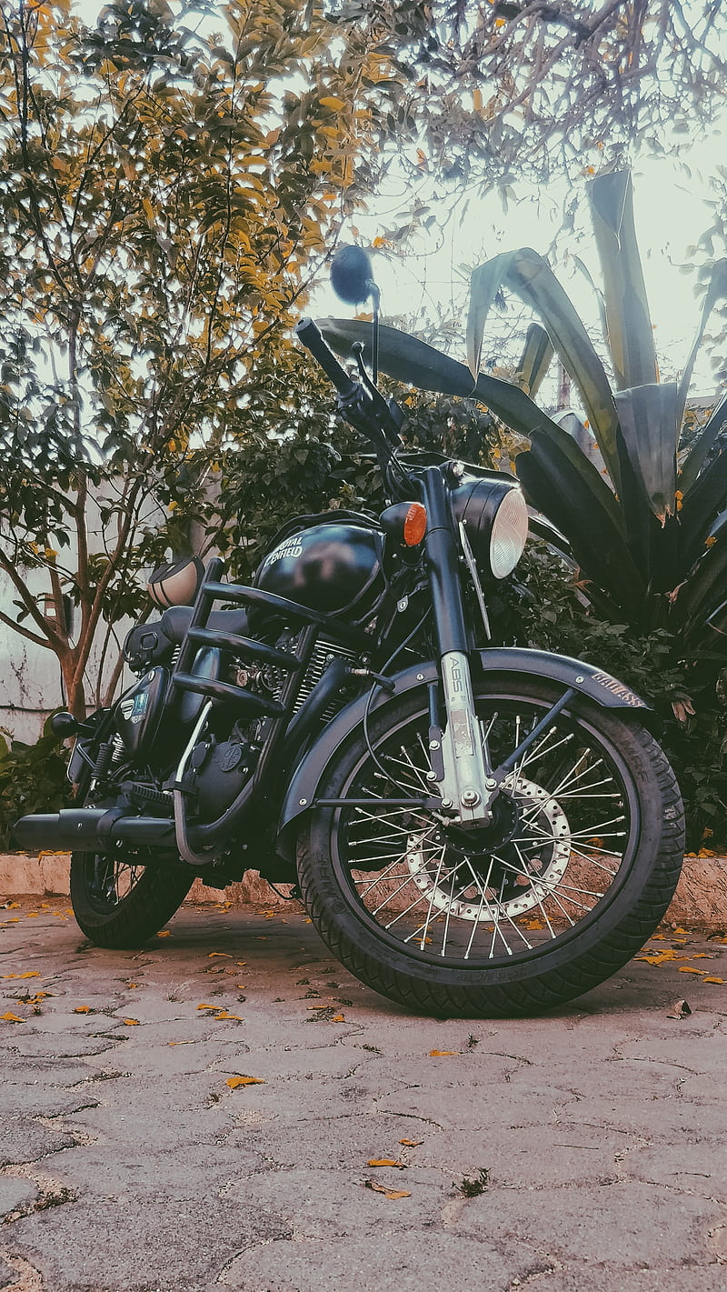 800x1421 Stealth Black Wallpaper Bullet 350 Classic Image HD Royal Enfield, Bike, Black, Classic, Royal Enfield
