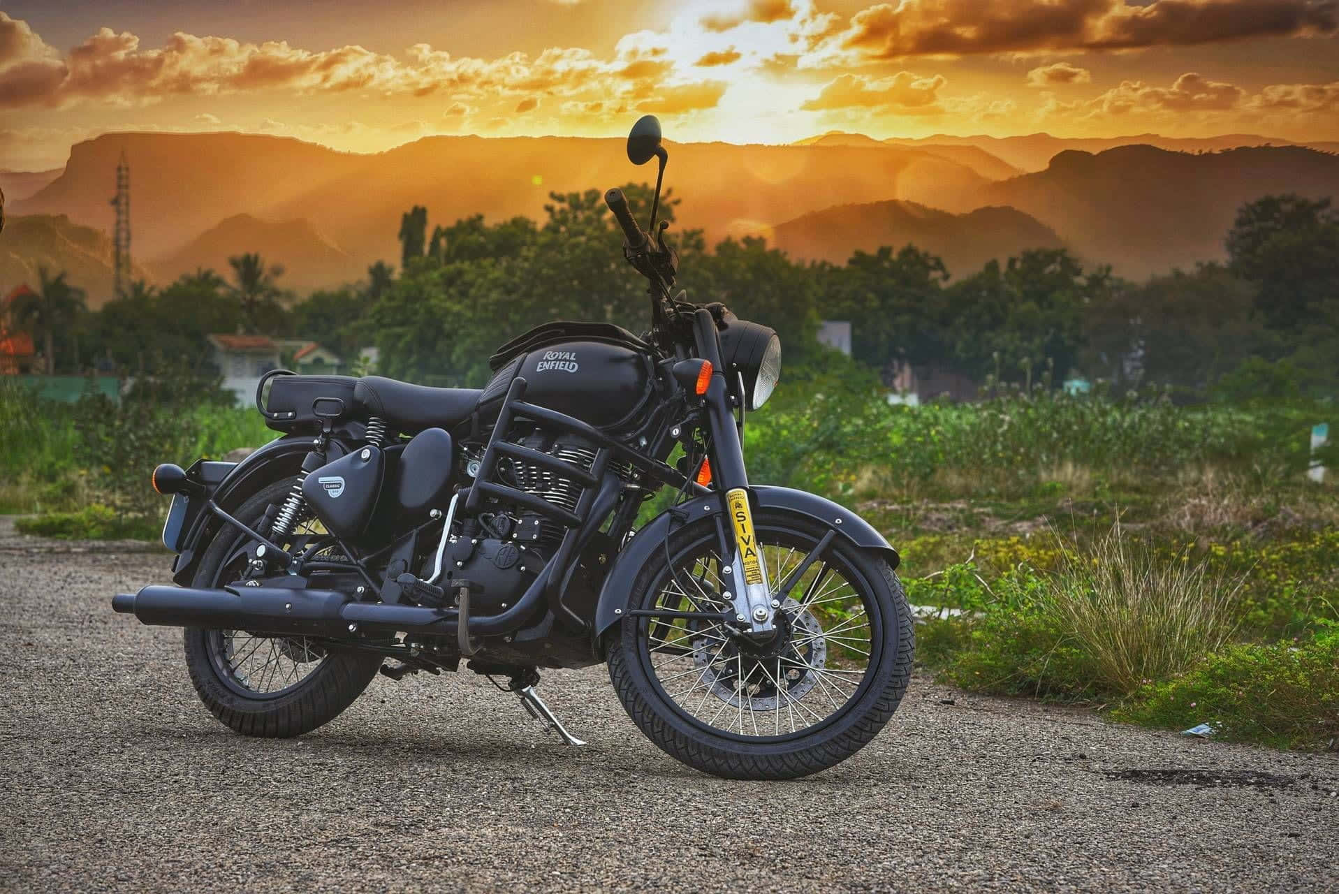 1917x1280 Download All Heads Turned To Watch The Legendary Royal Enfield Bullet Picture