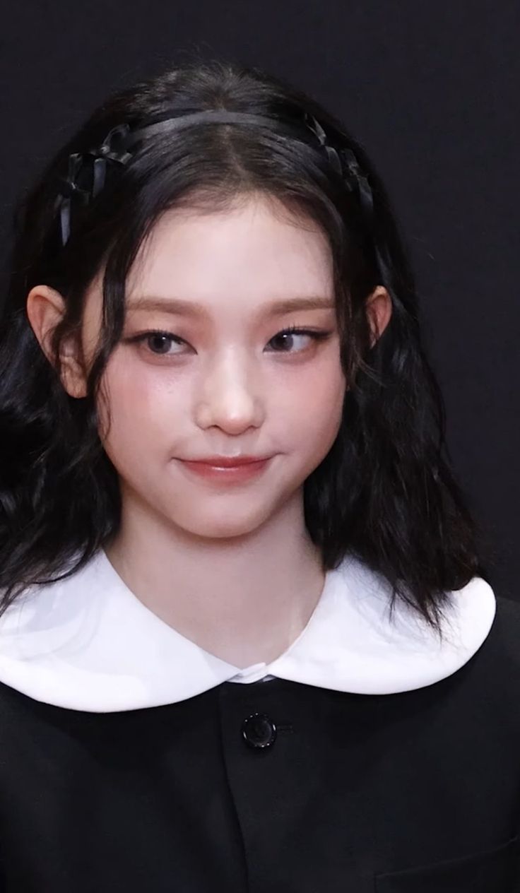 736x1264 Haerin Wallpaper Free Download. High Quality Idol Photo Collection